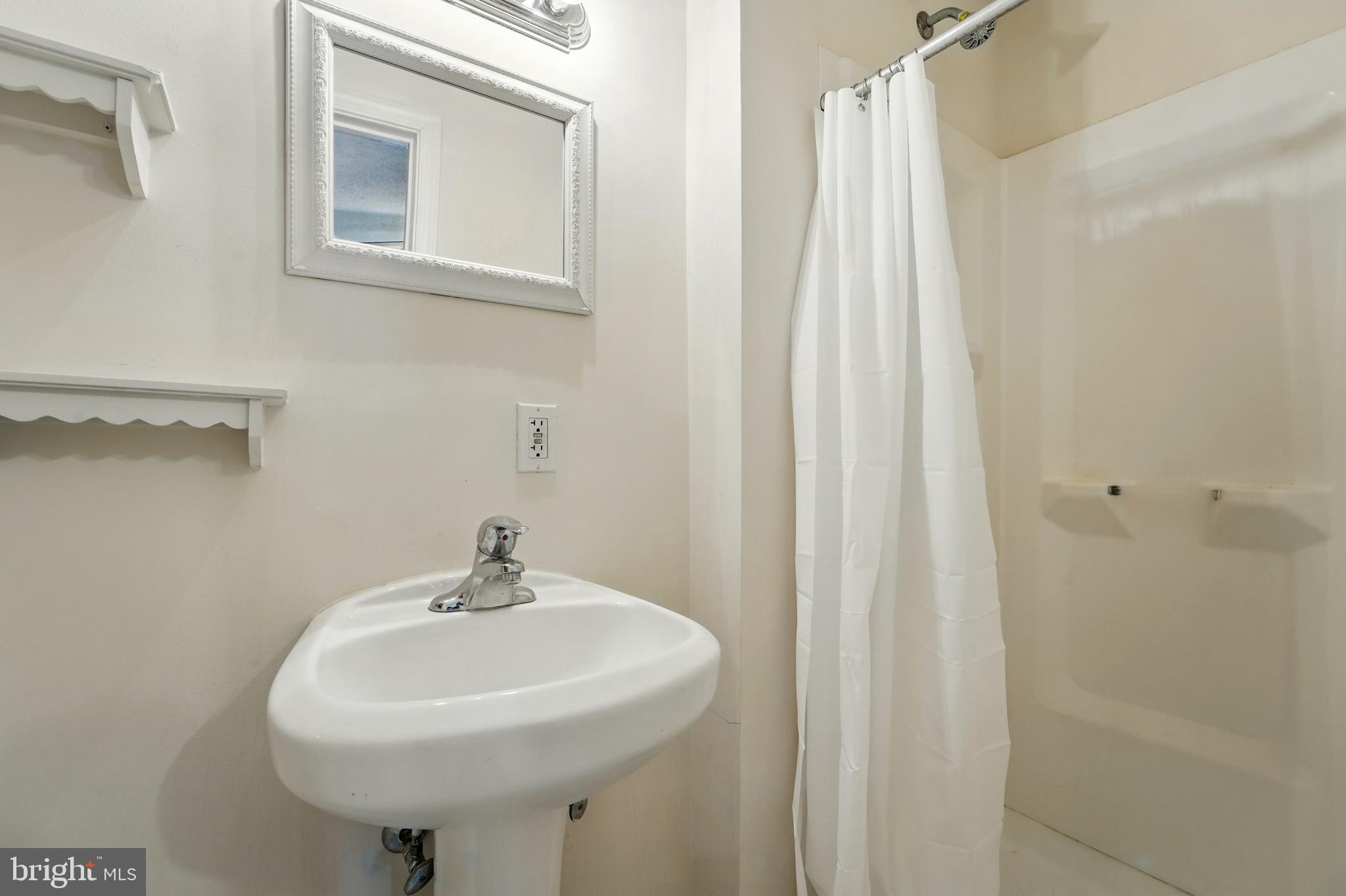 MEADOWBROOKE - Residential