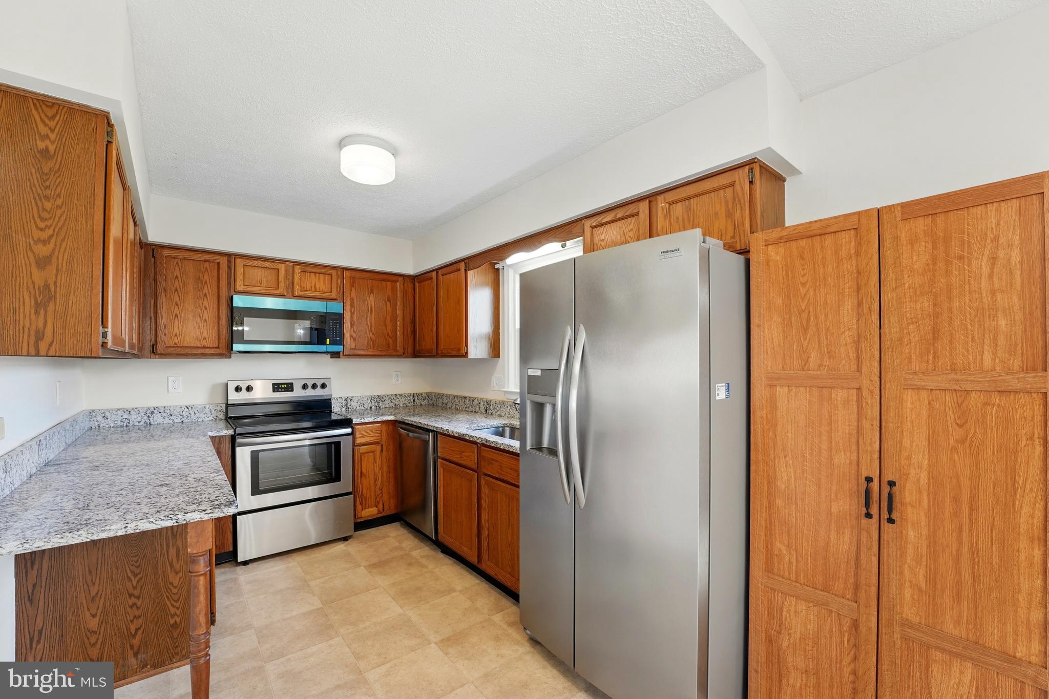 MEADOWBROOKE - Residential