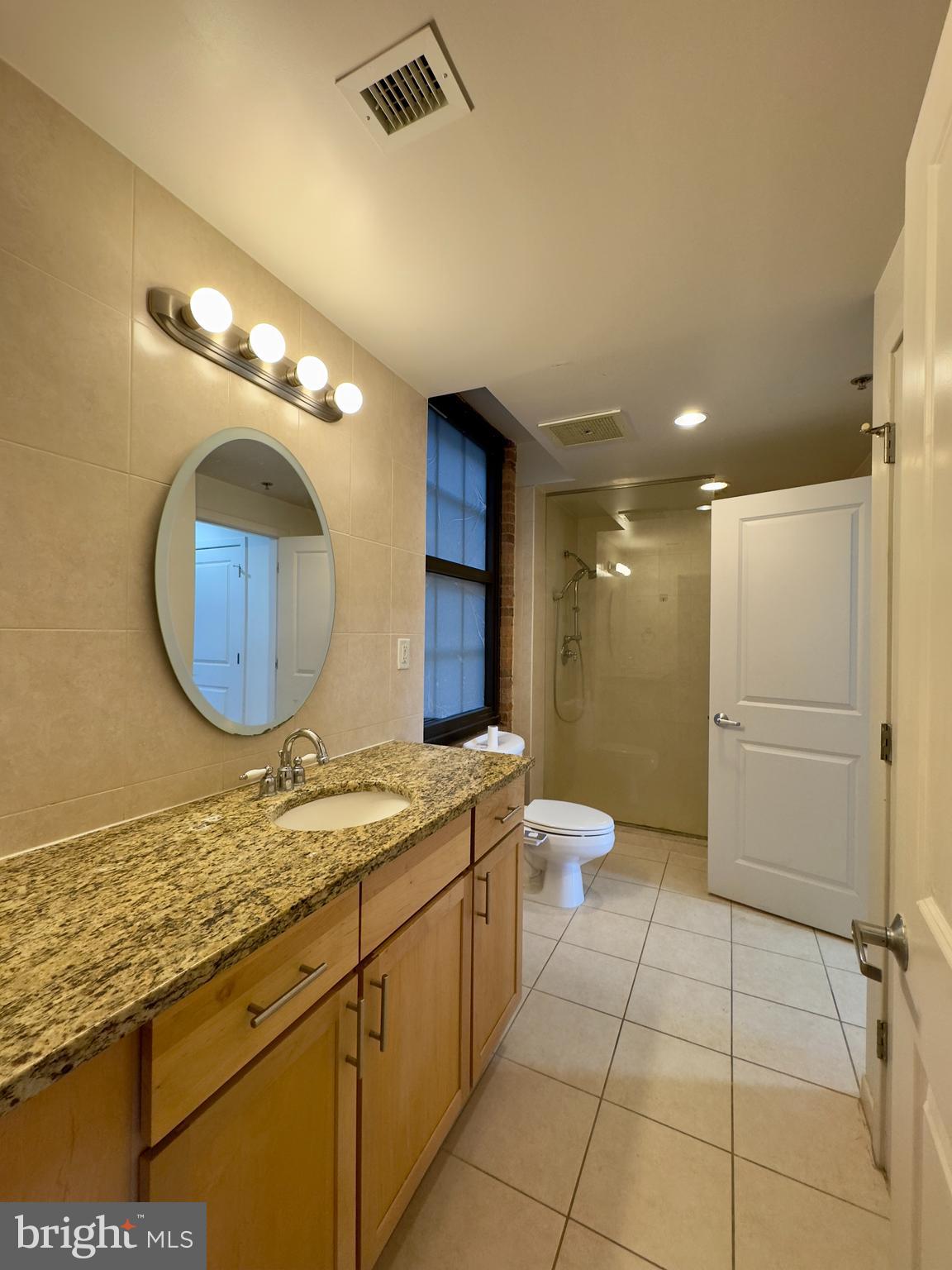 DOWNTOWN - Residential Lease