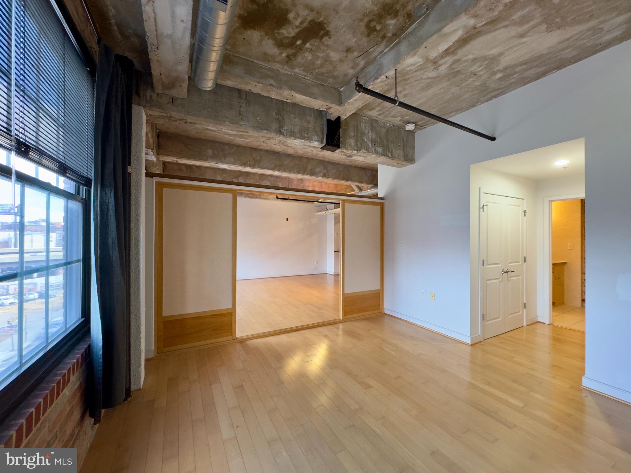 DOWNTOWN - Residential Lease