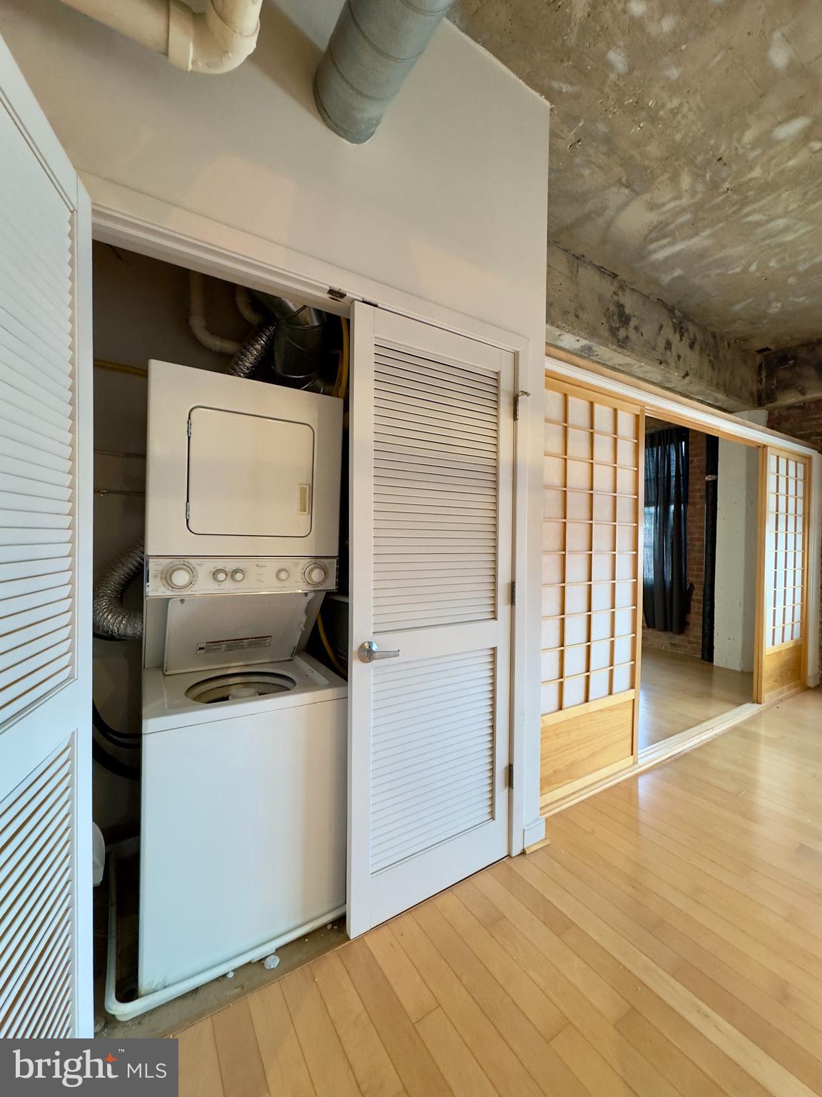 DOWNTOWN - Residential Lease