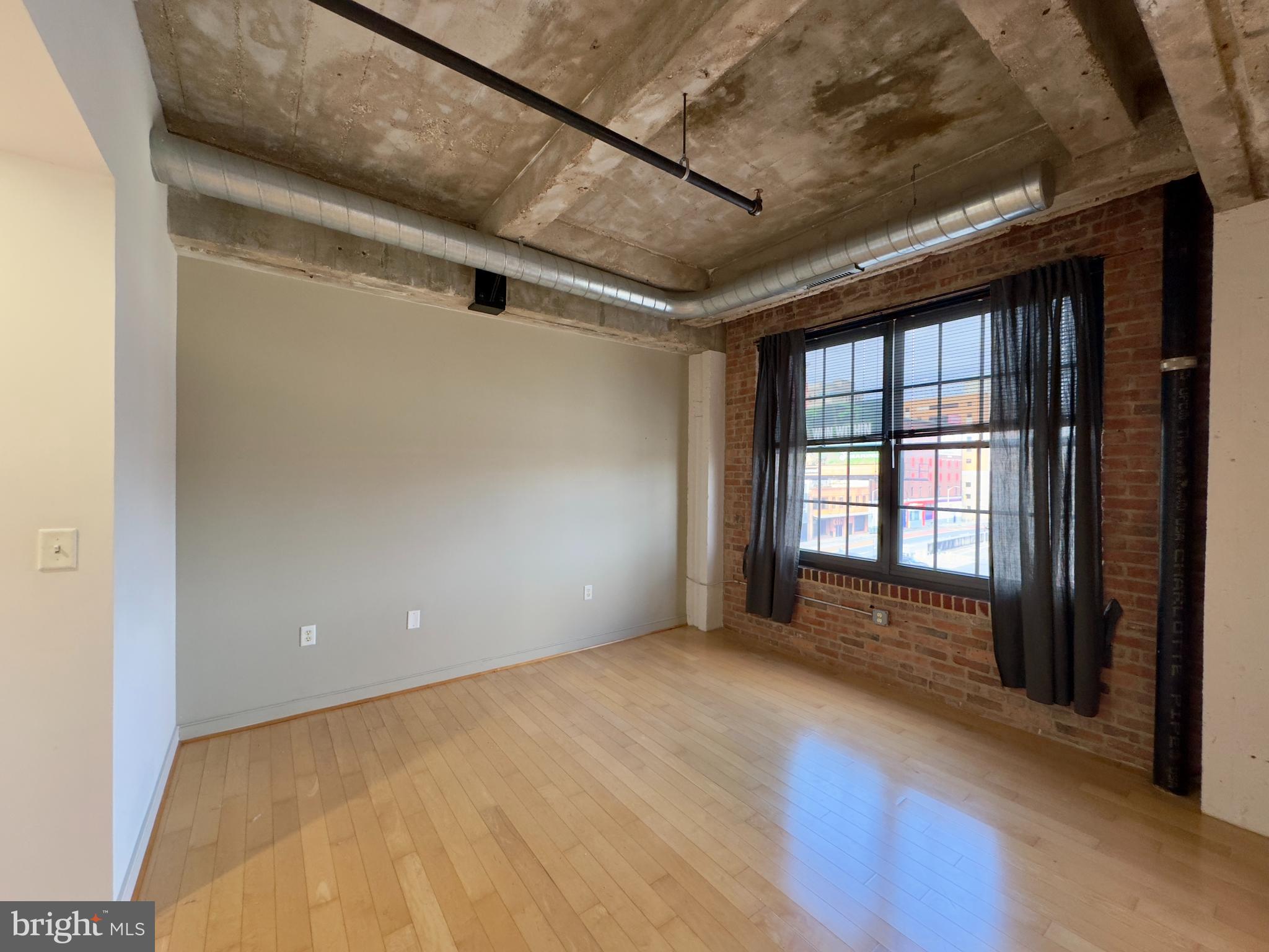 DOWNTOWN - Residential Lease