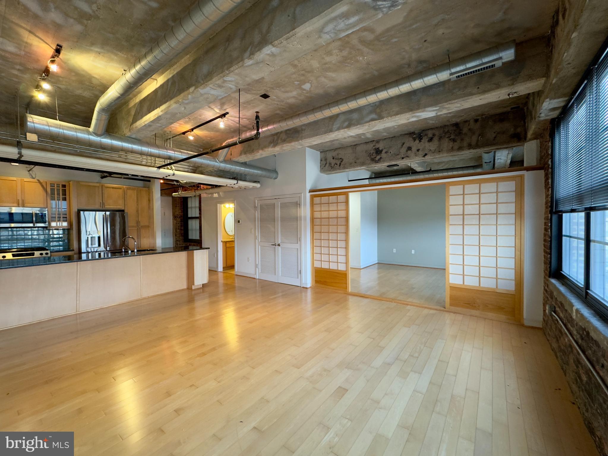 DOWNTOWN - Residential Lease