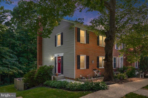 Photo of 5201 Lonsdale Drive, SPRINGFIELD, VA 22151 (MLS # VAFX2344436)