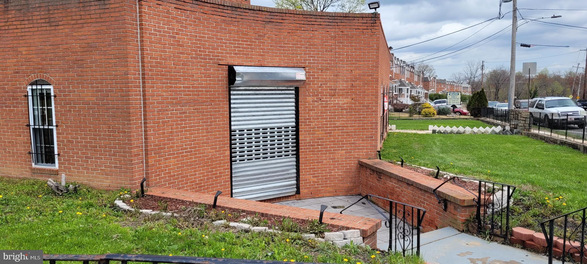 Check out this beautiful open 300 plus sq. ft. office space for rent right across from Parkwood shopping center.