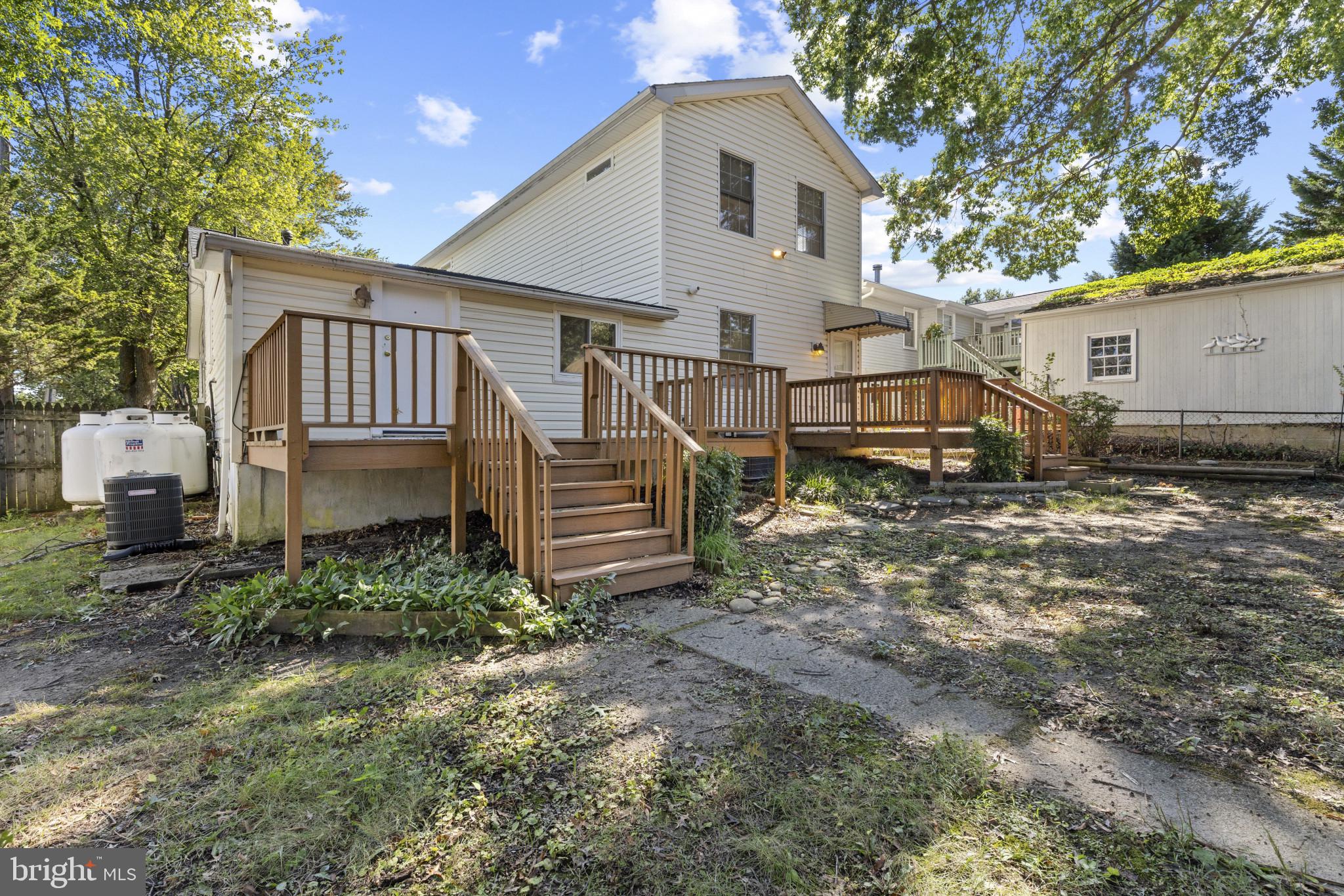 WOODLAND BEACH - Residential