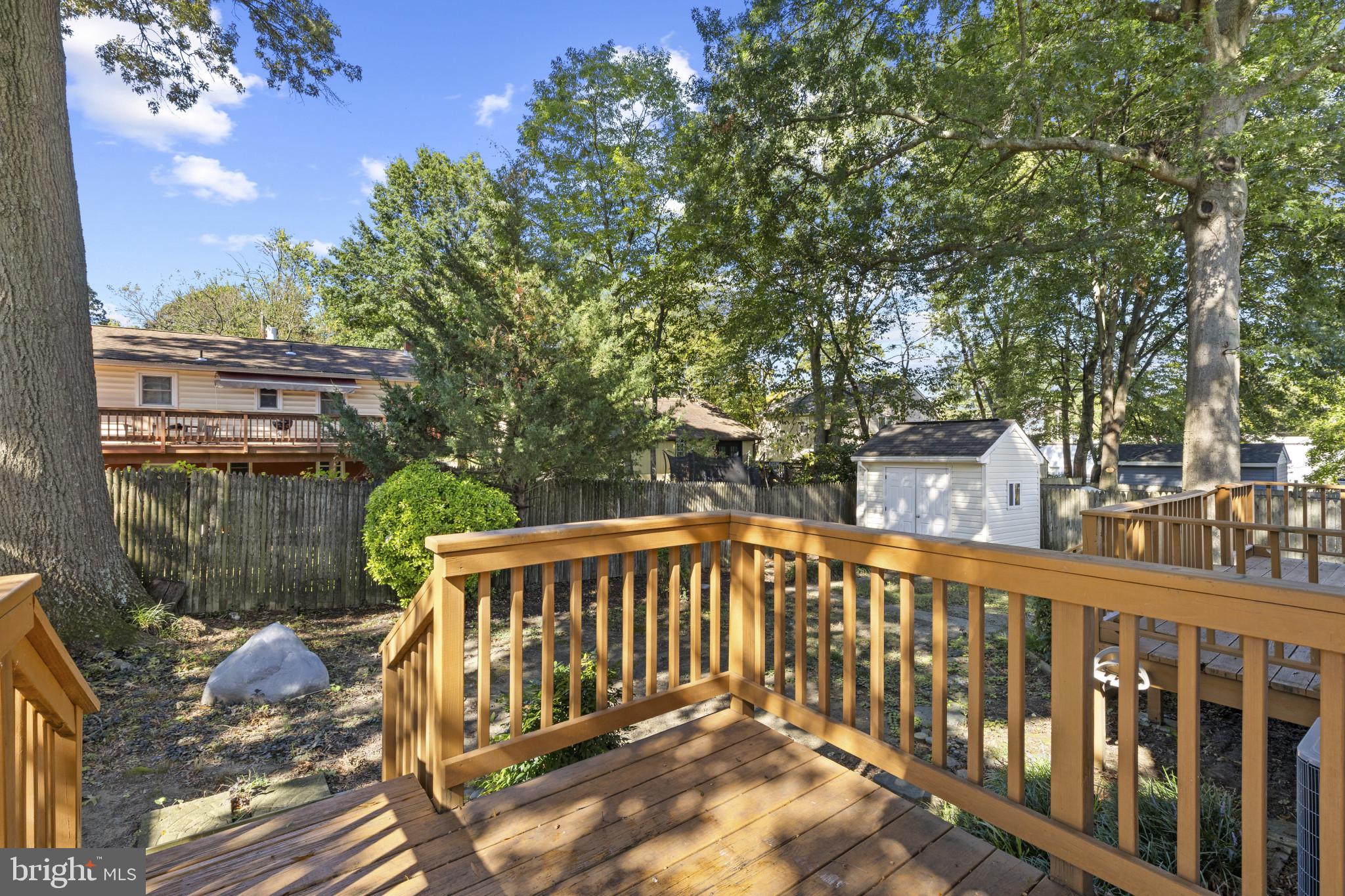 WOODLAND BEACH - Residential