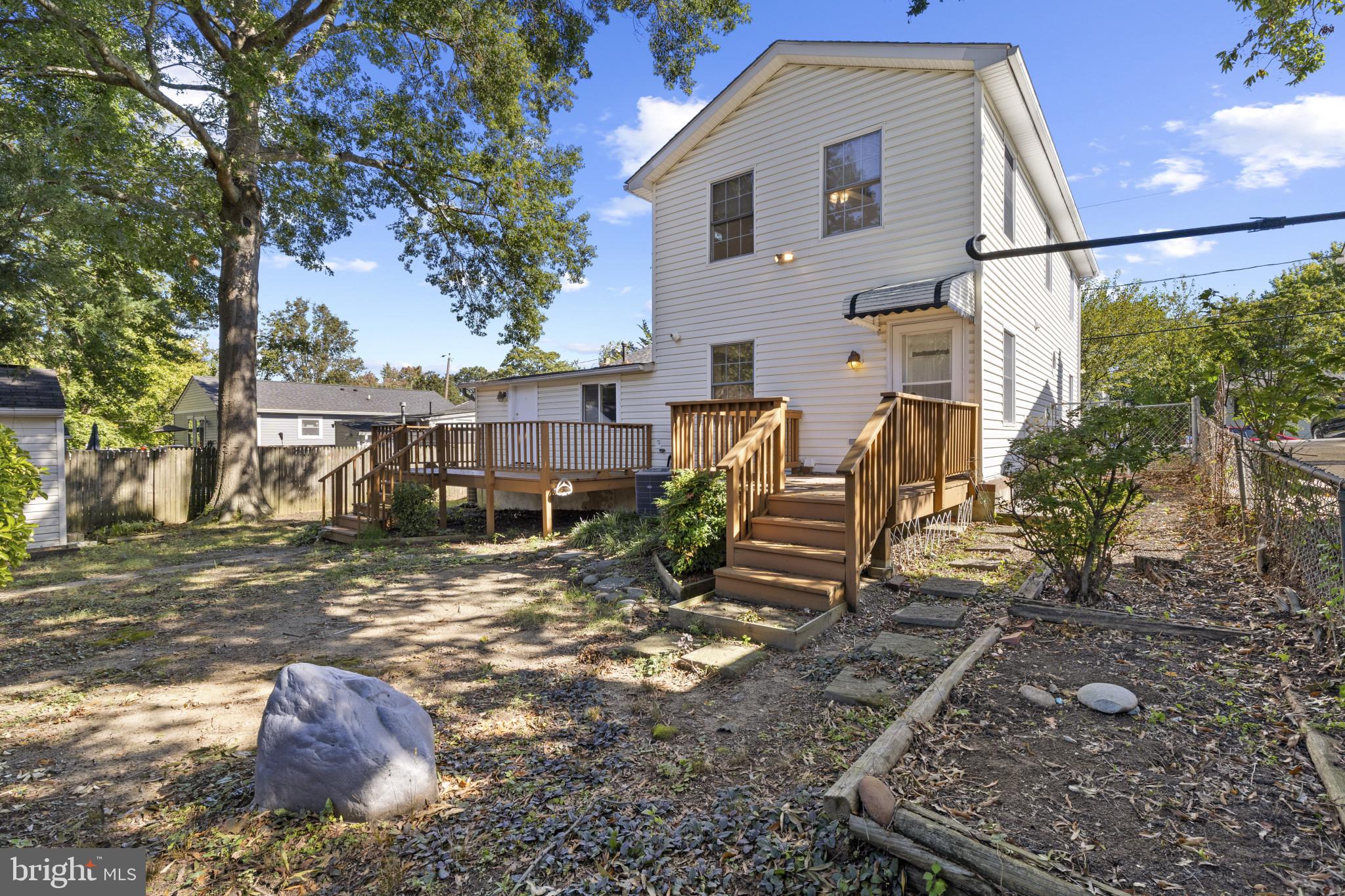 WOODLAND BEACH - Residential