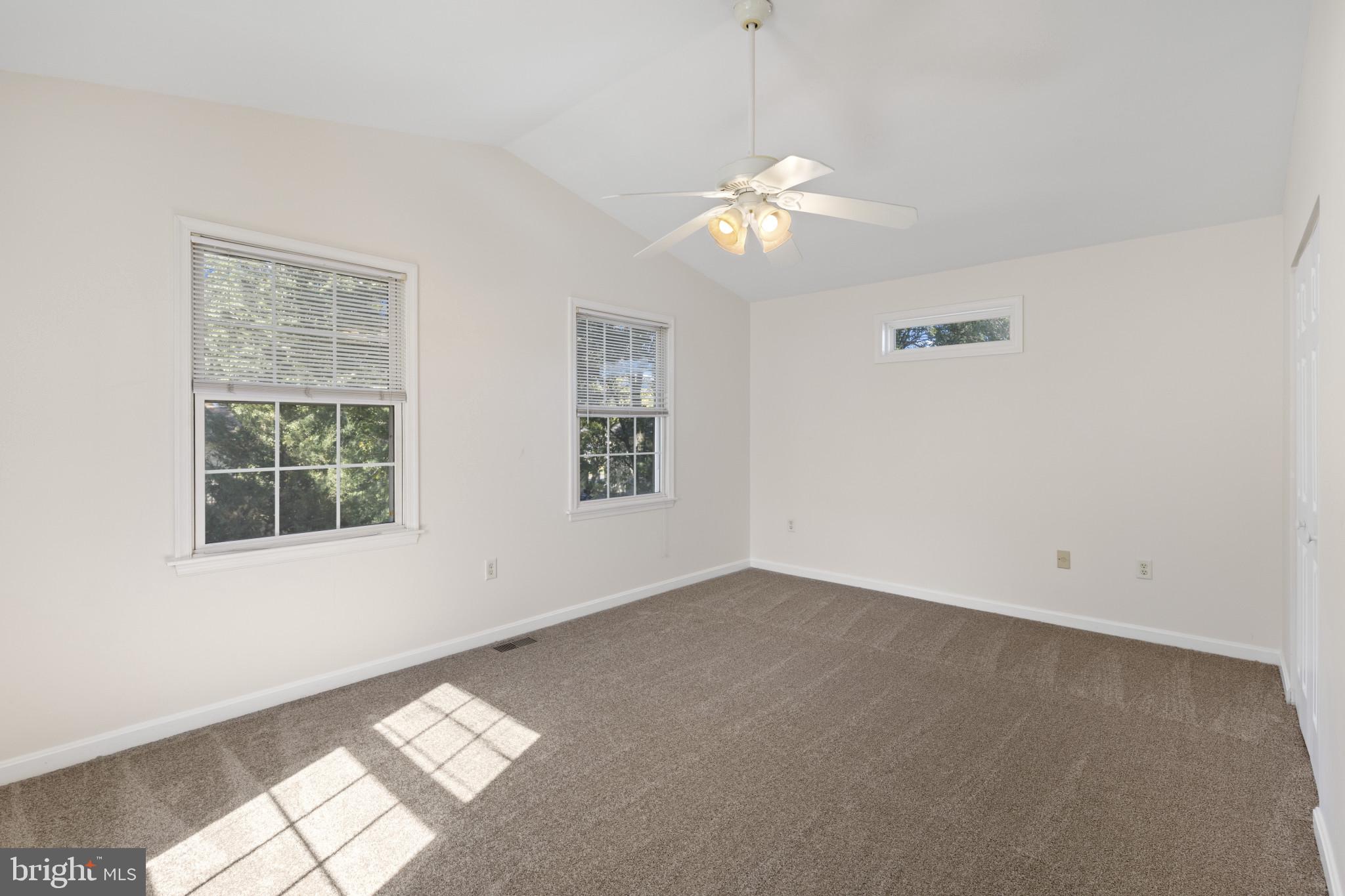 WOODLAND BEACH - Residential