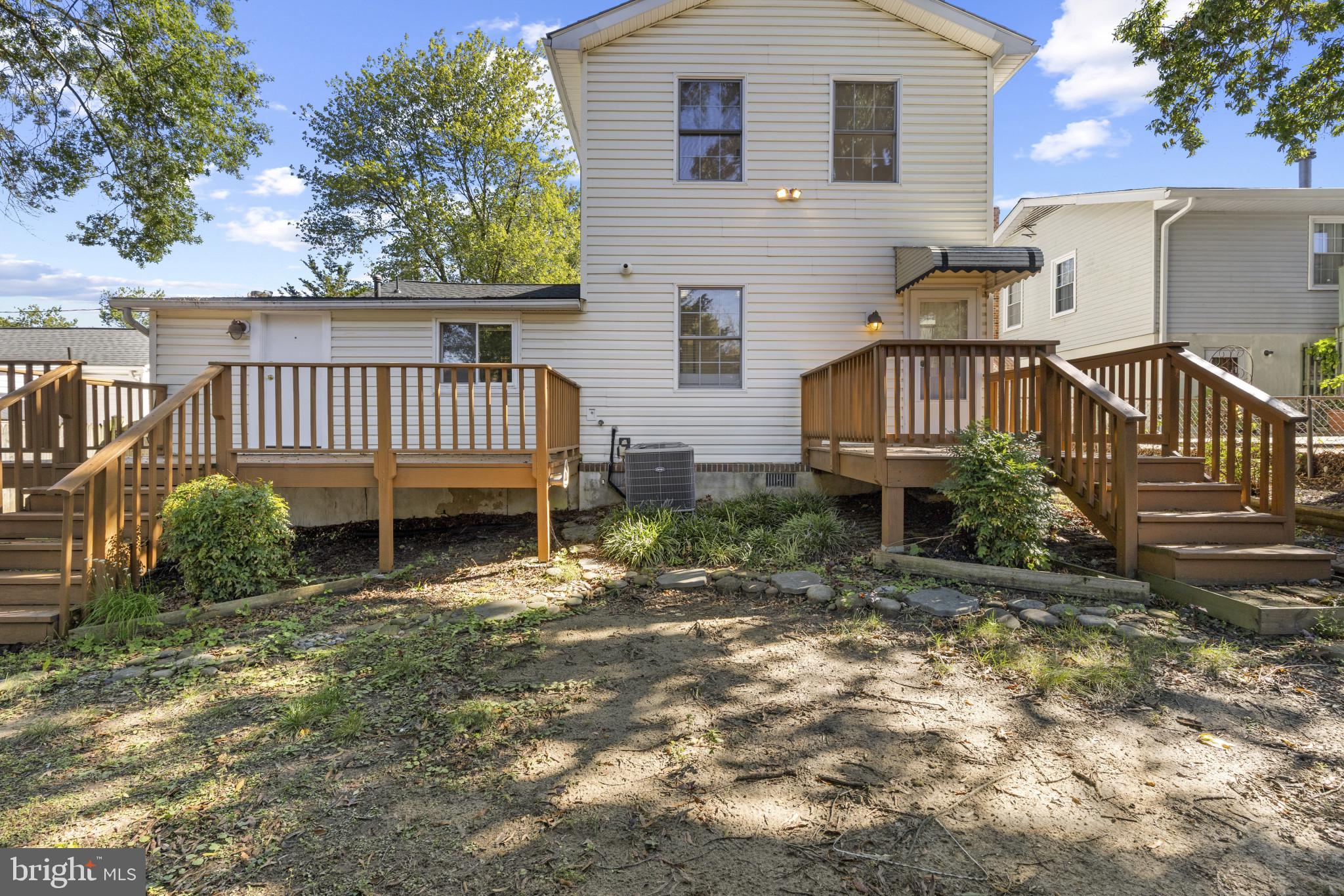 WOODLAND BEACH - Residential