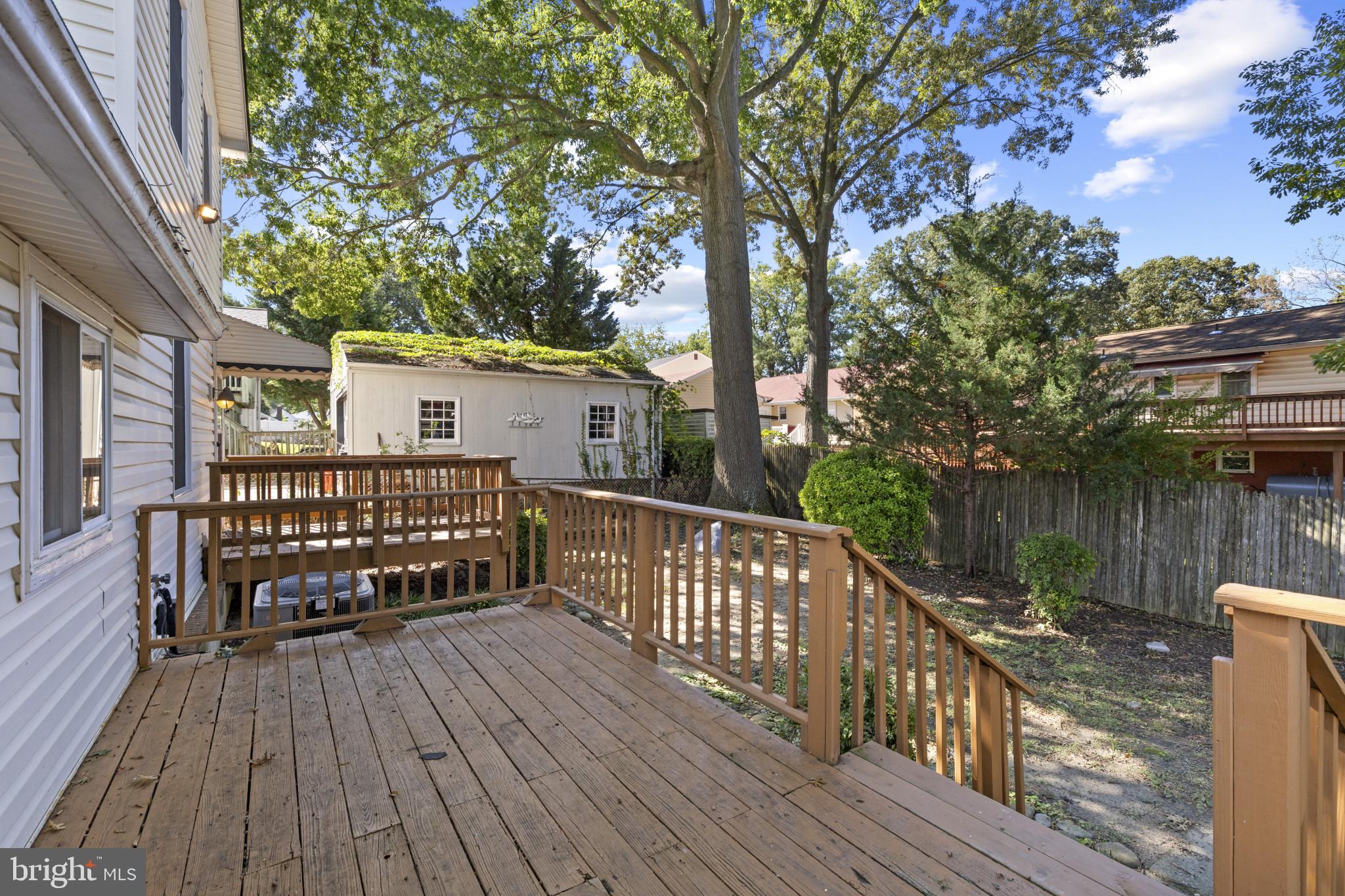 WOODLAND BEACH - Residential