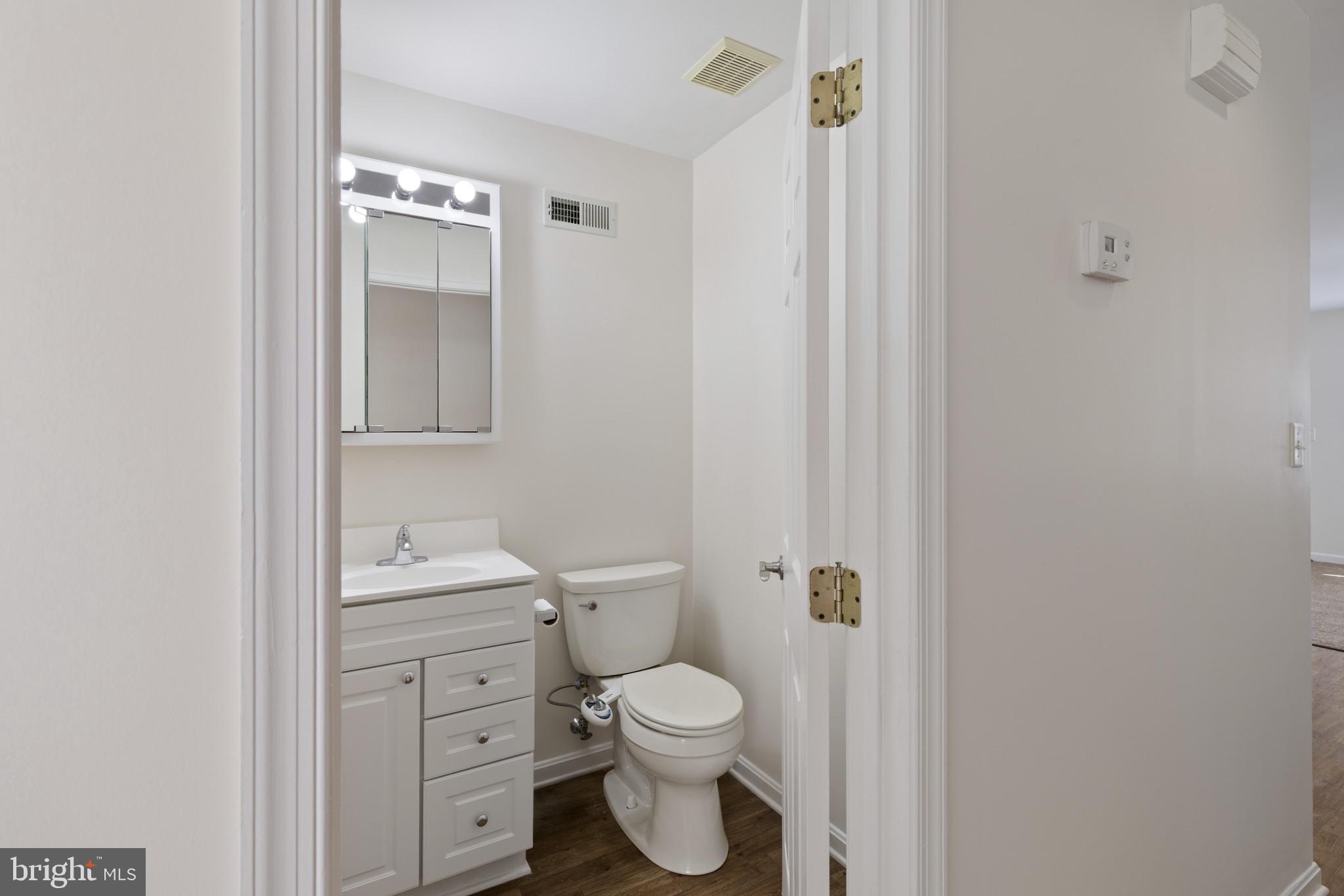 WOODLAND BEACH - Residential