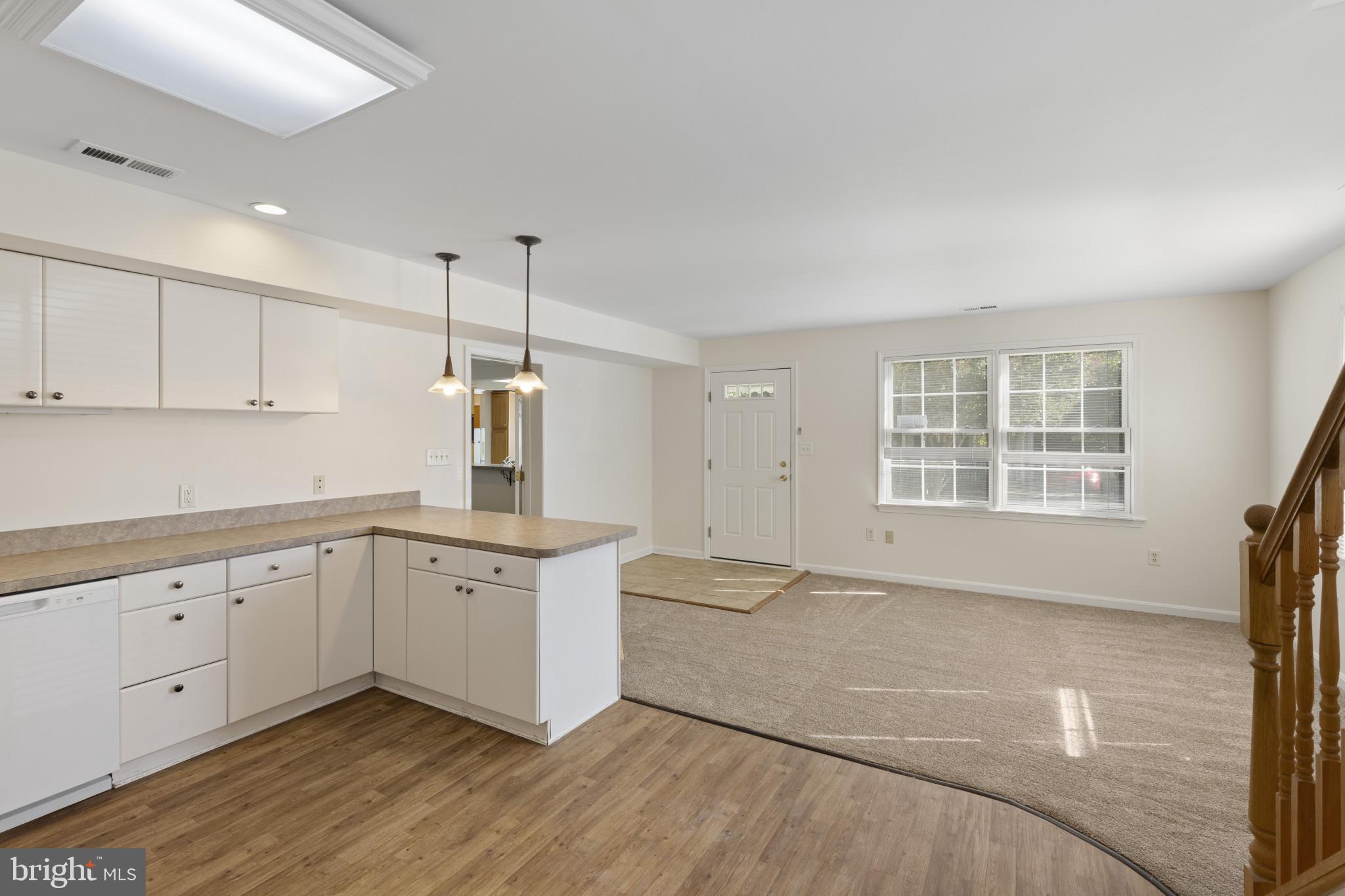 WOODLAND BEACH - Residential