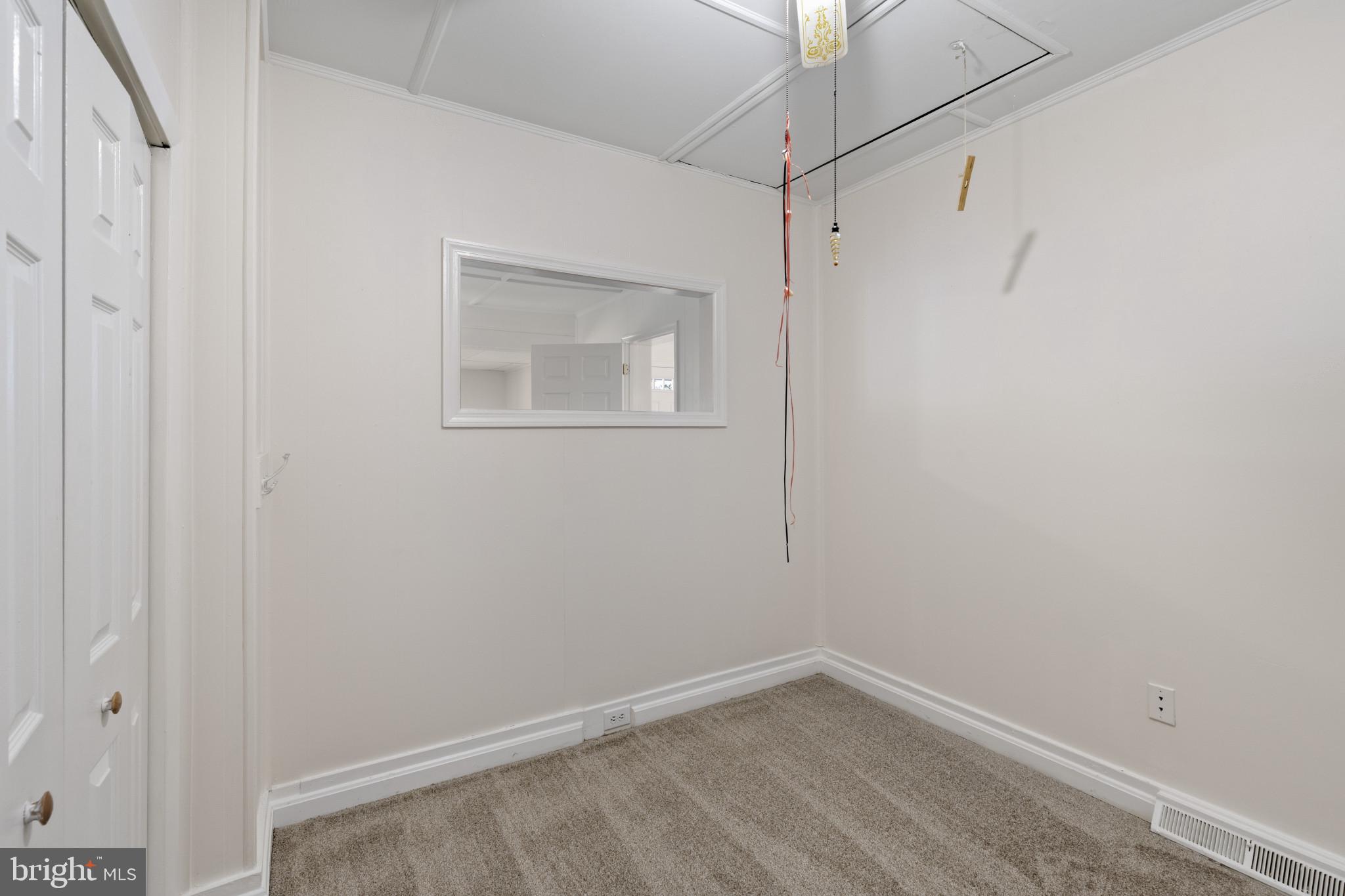 WOODLAND BEACH - Residential