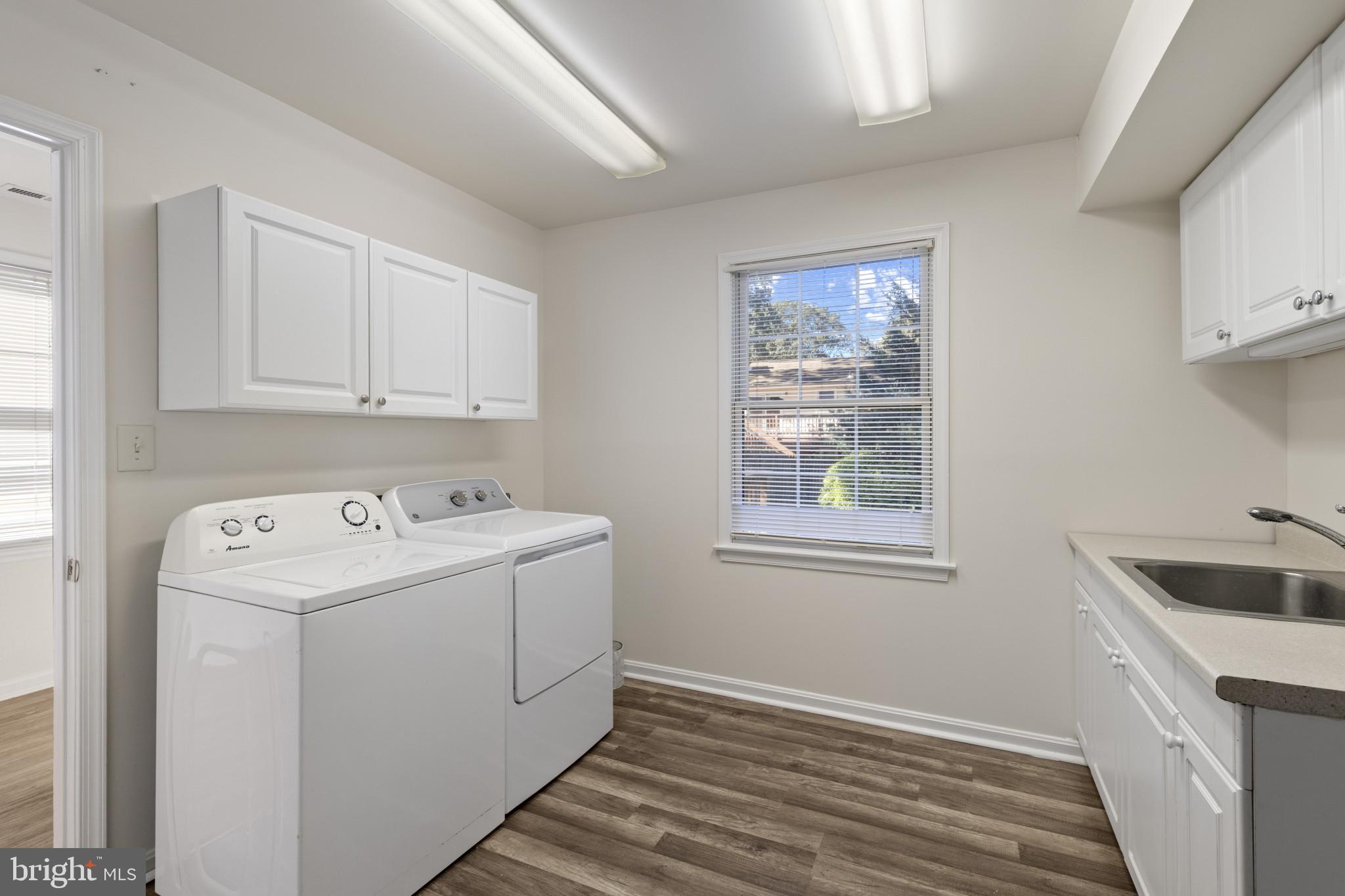 WOODLAND BEACH - Residential