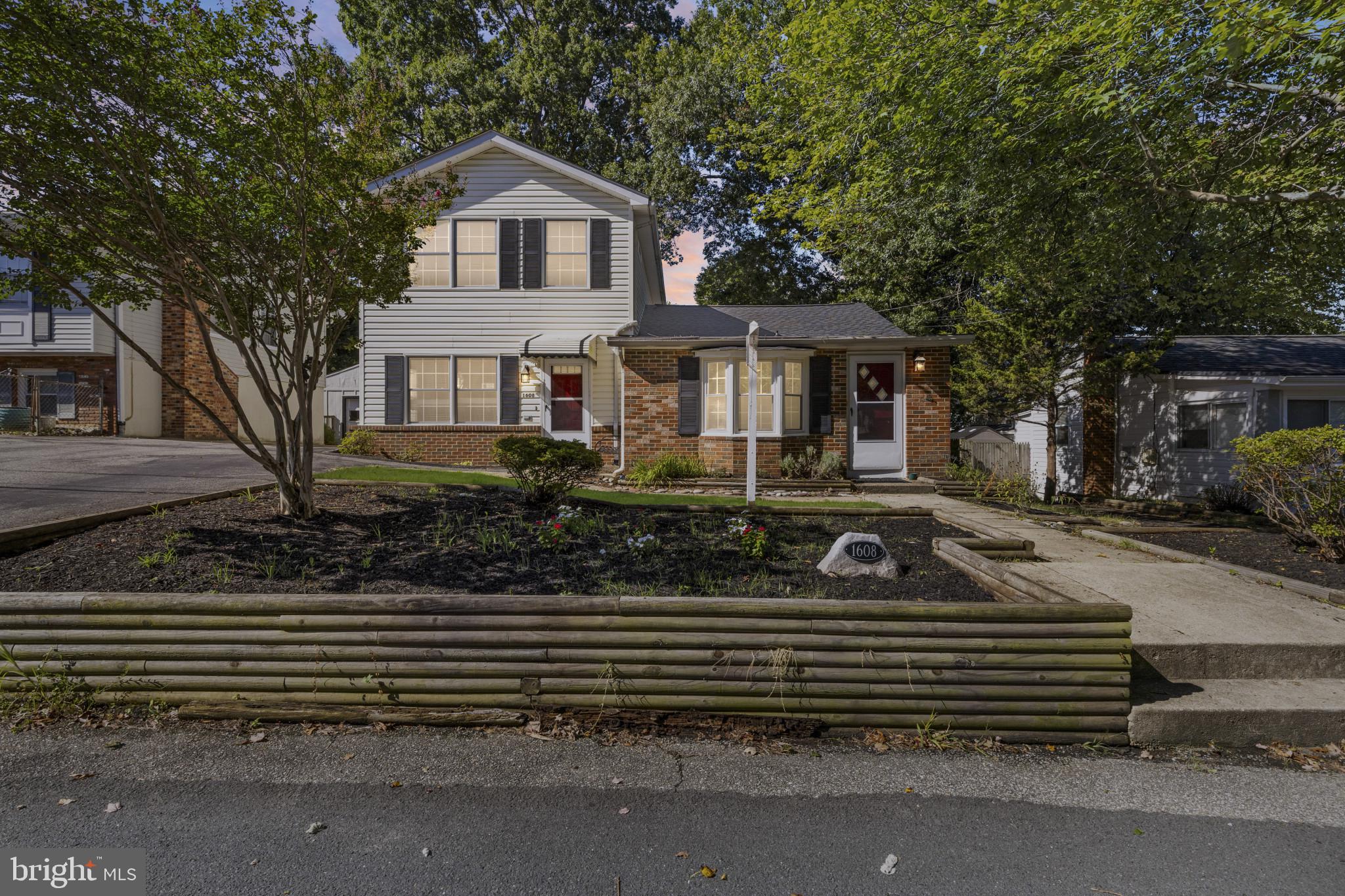 WOODLAND BEACH - Residential