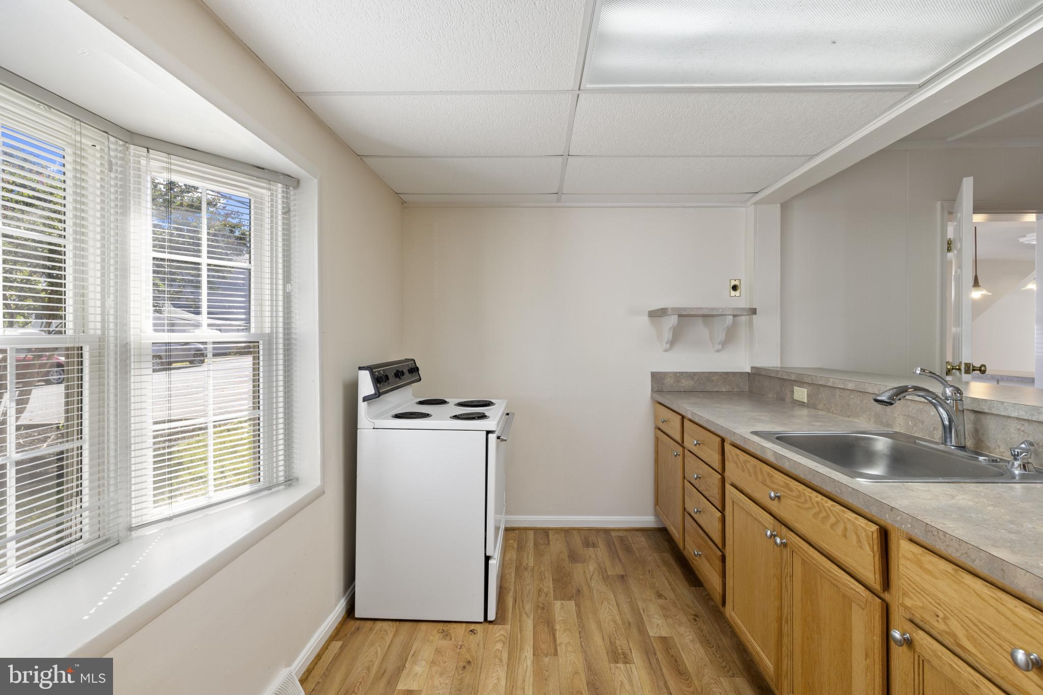 WOODLAND BEACH - Residential