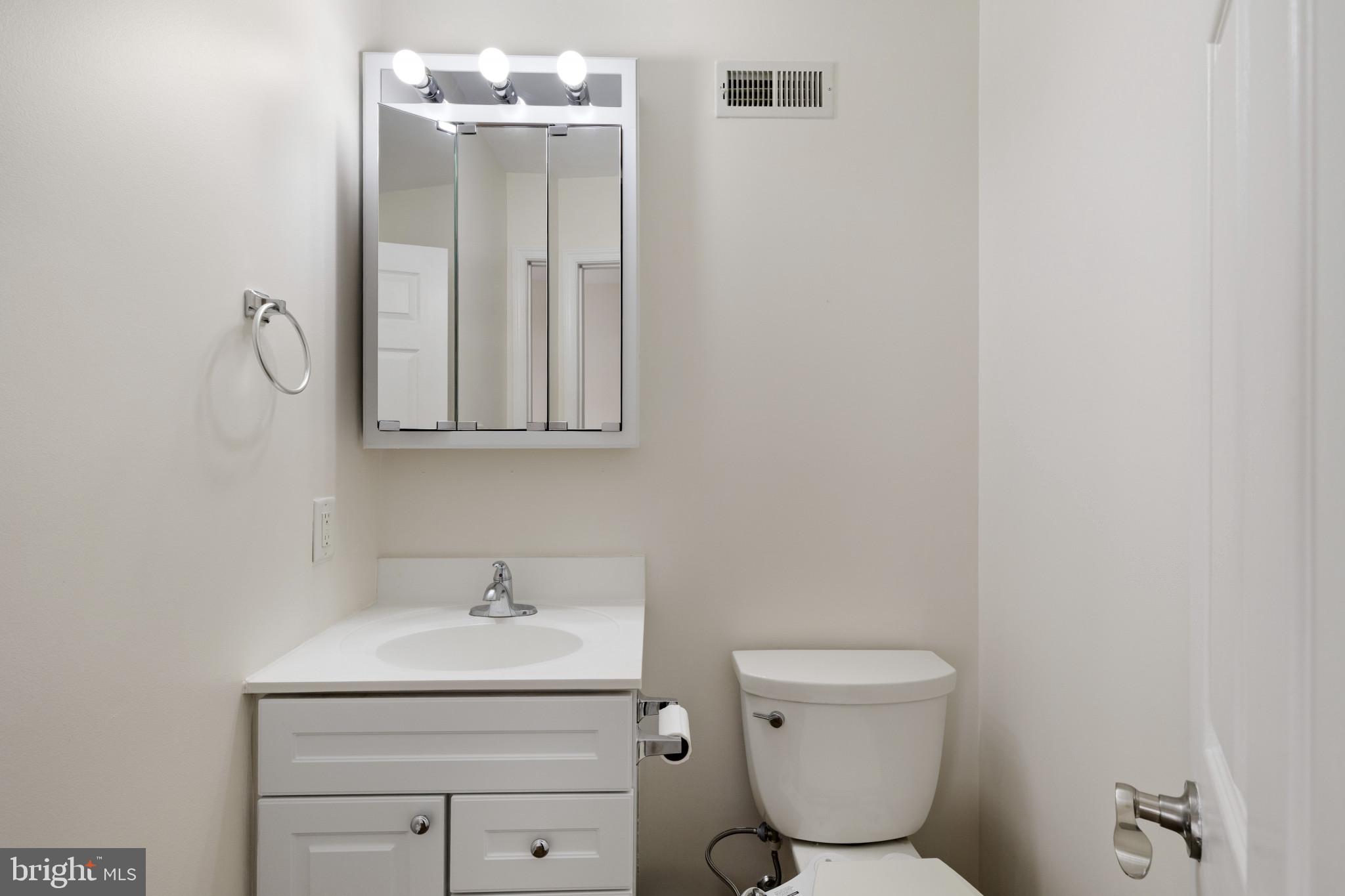 WOODLAND BEACH - Residential