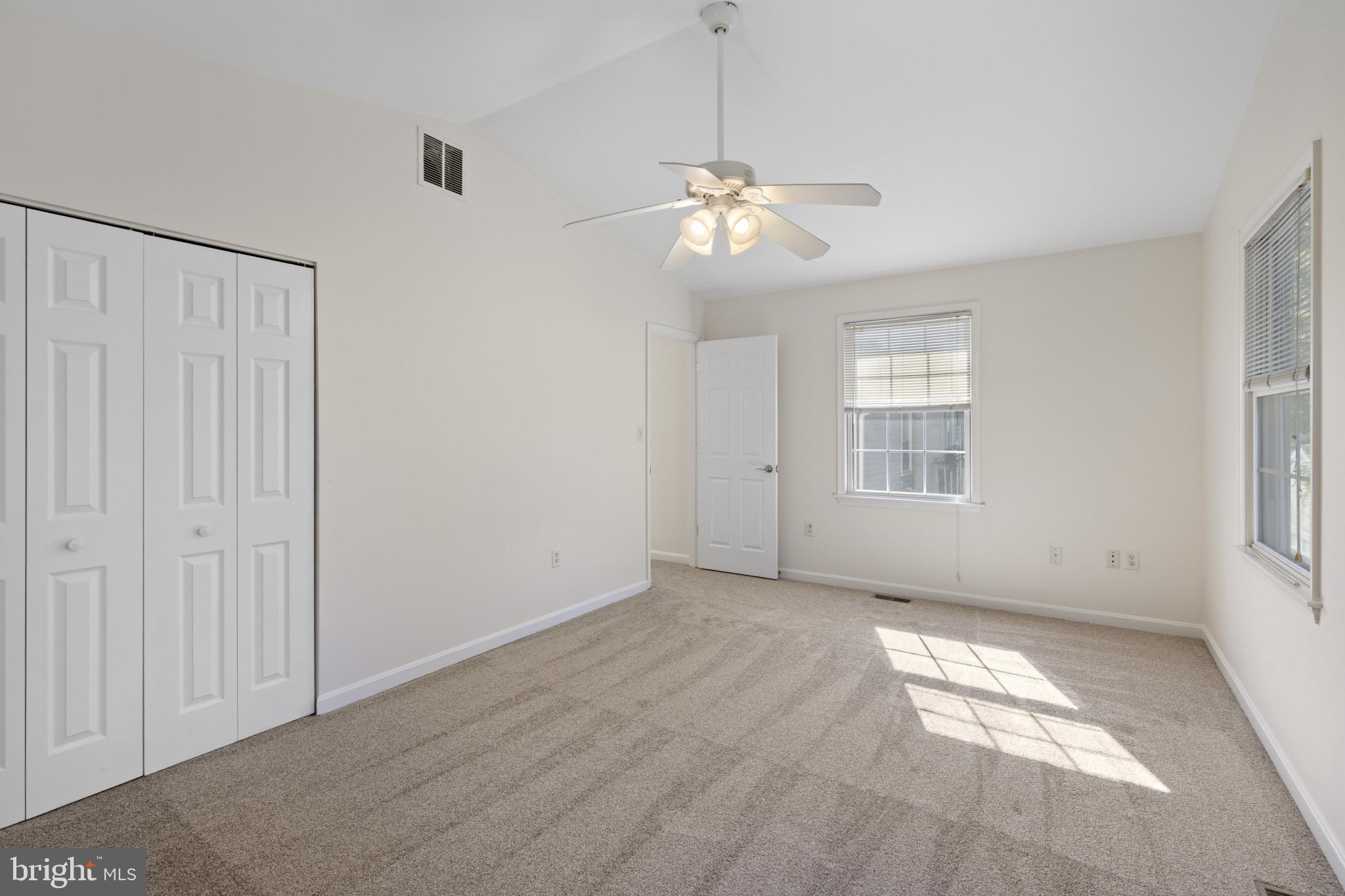 WOODLAND BEACH - Residential