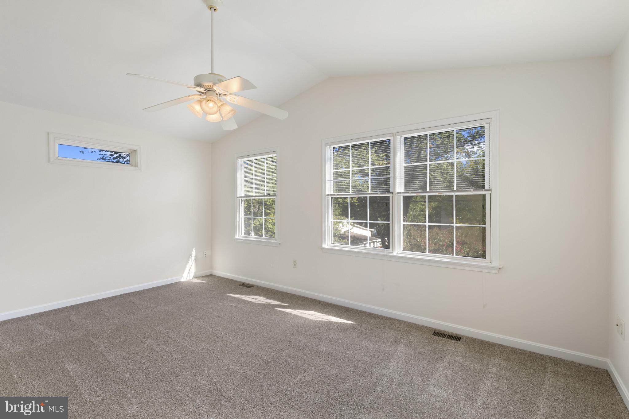 WOODLAND BEACH - Residential