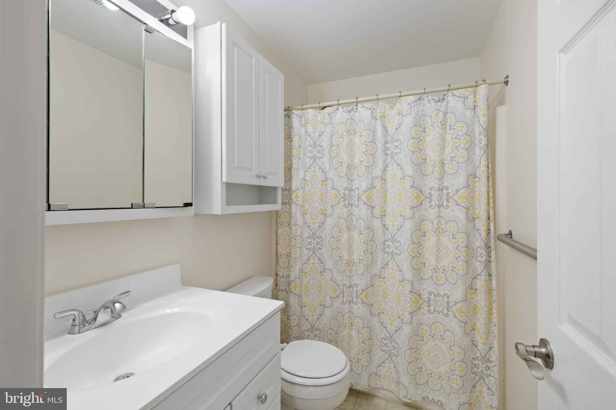 WOODLAND BEACH - Residential