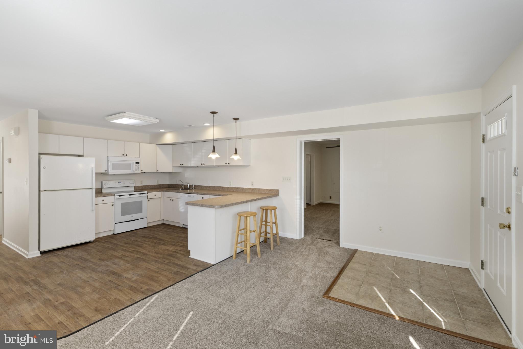 WOODLAND BEACH - Residential