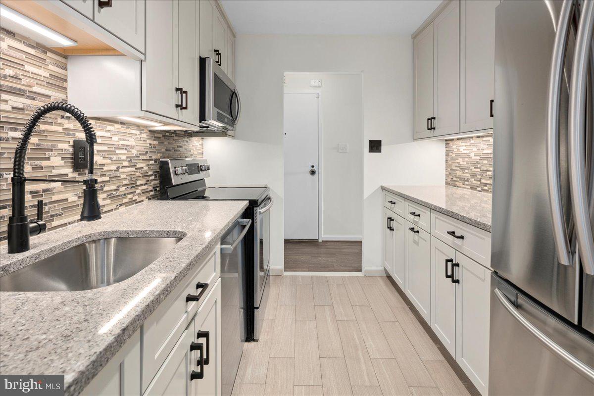 WASHINGTONIAN TOWER - Residential