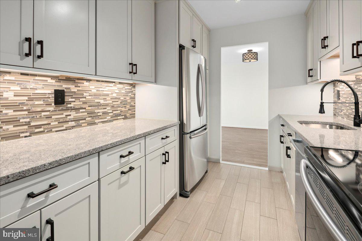 WASHINGTONIAN TOWER - Residential