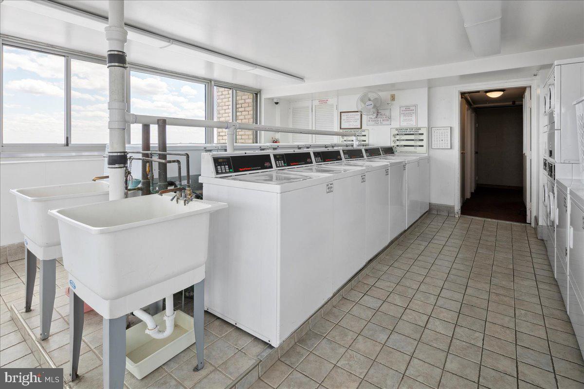 WASHINGTONIAN TOWER - Residential