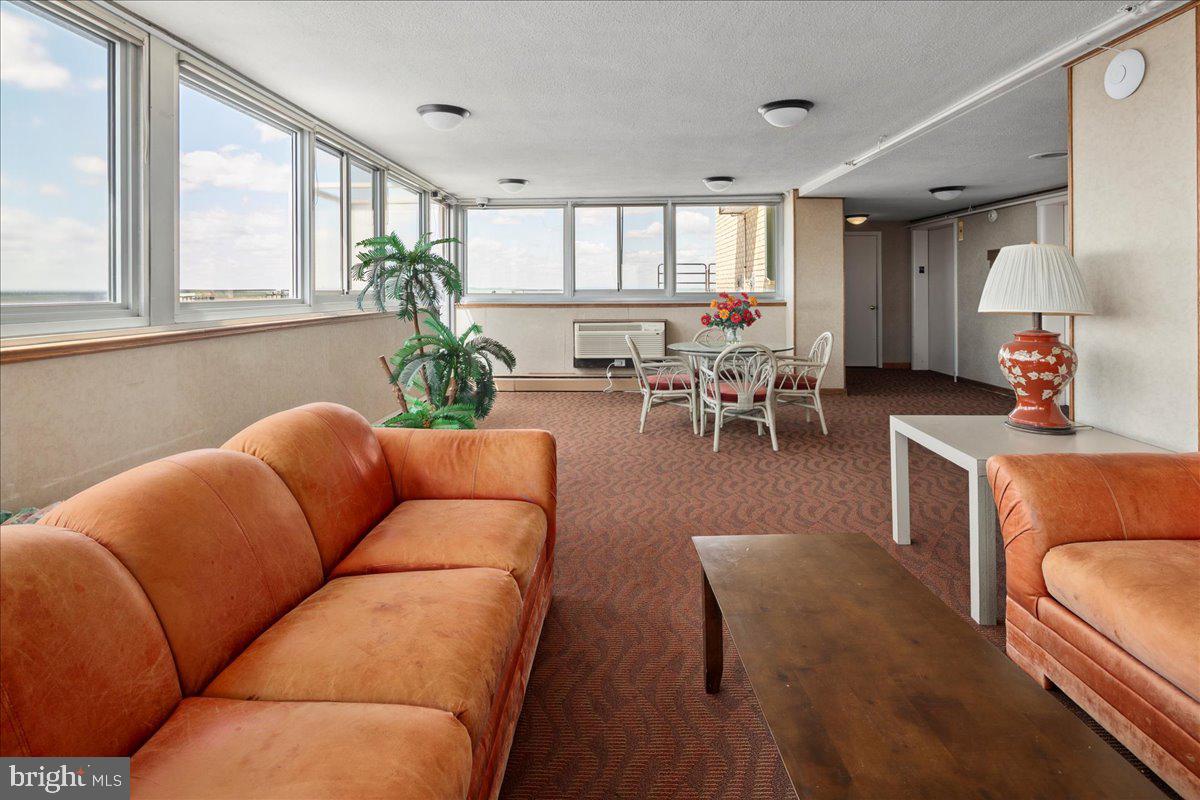 WASHINGTONIAN TOWER - Residential