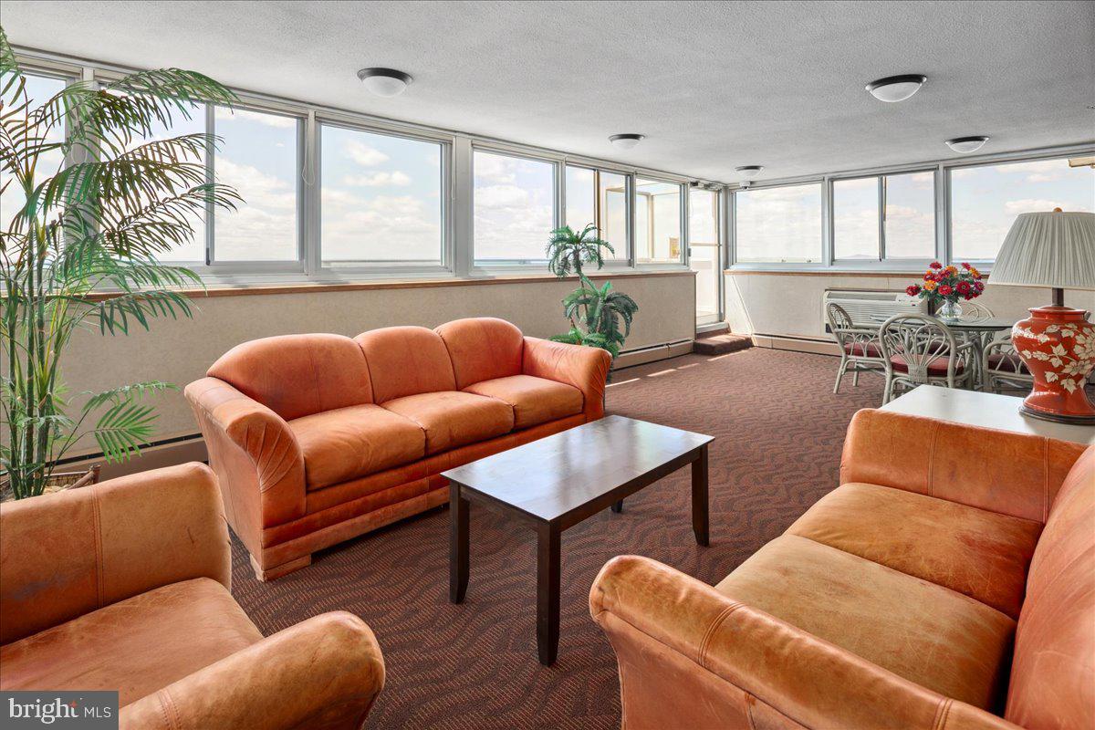 WASHINGTONIAN TOWER - Residential