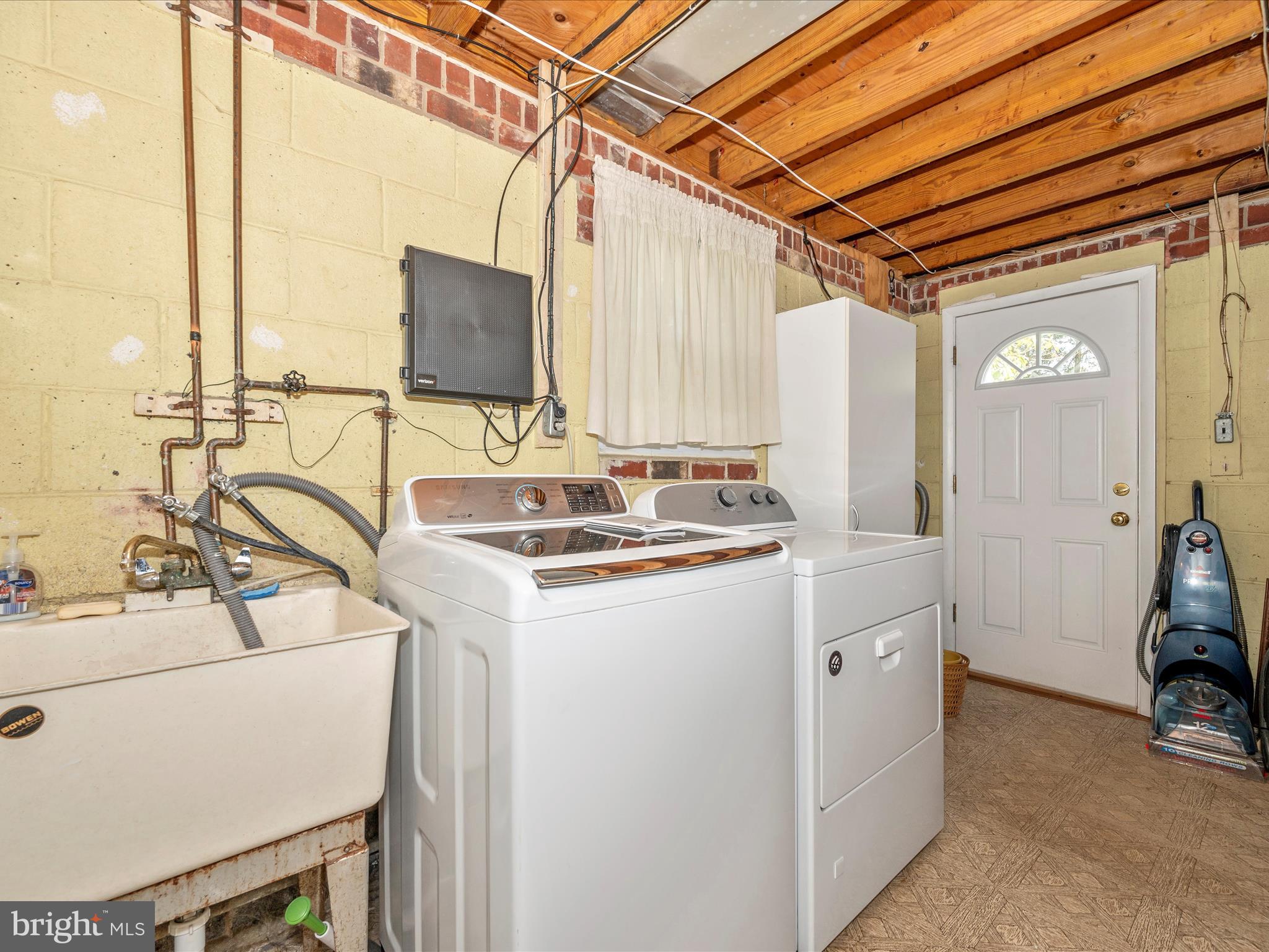 ROCK CREEK MANOR - Residential