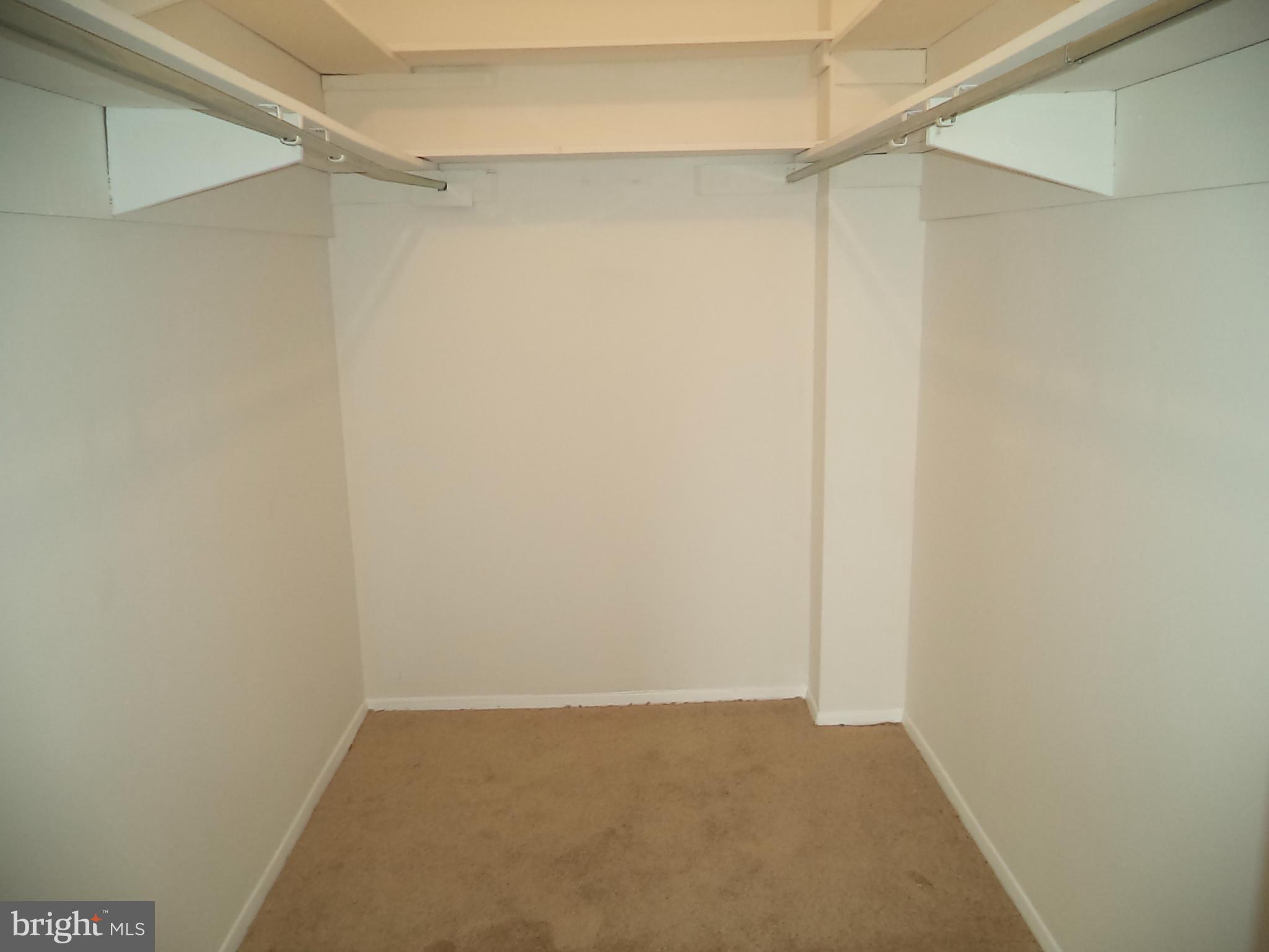 HYDE PARK - Residential Lease