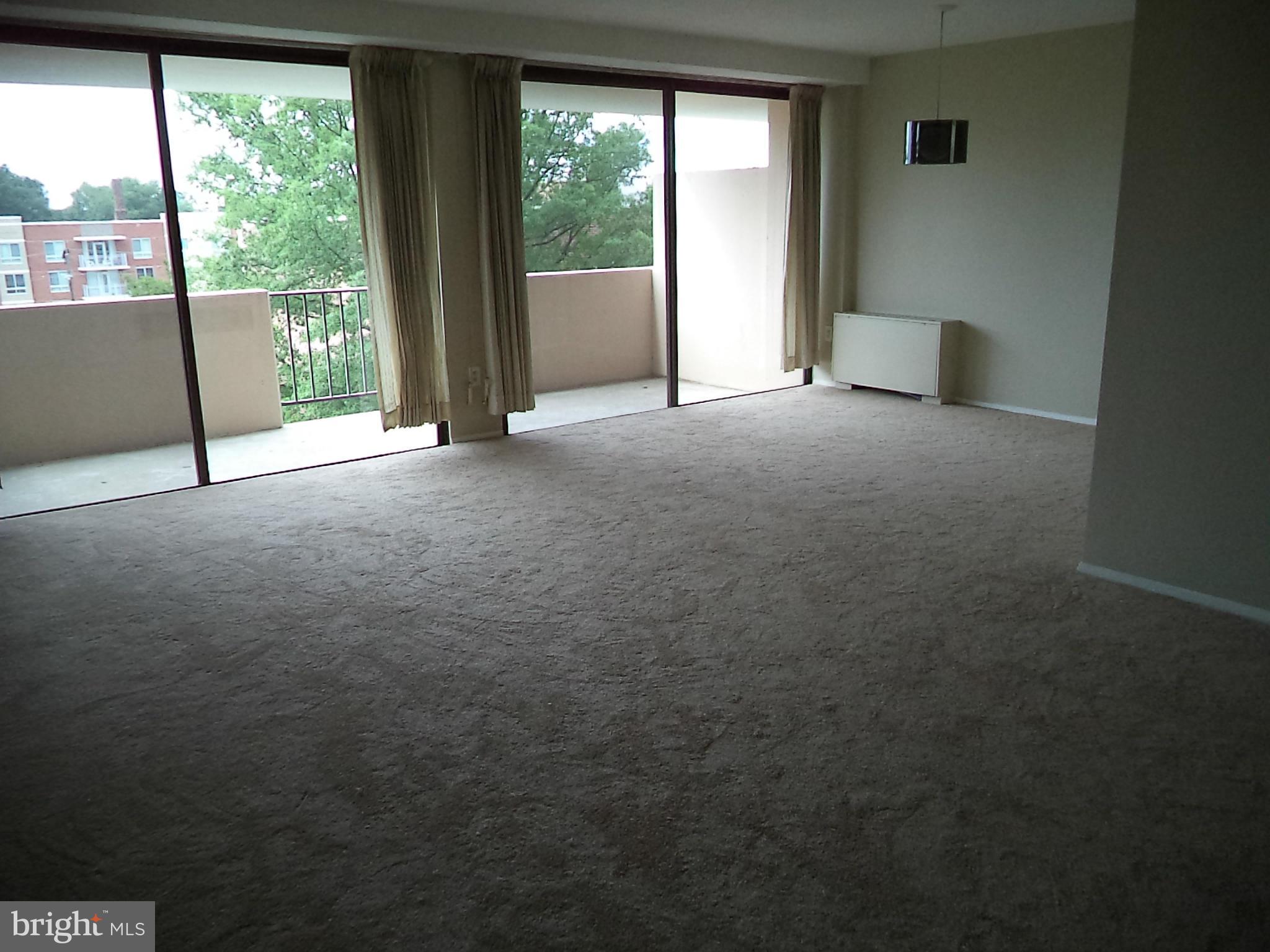 HYDE PARK - Residential Lease