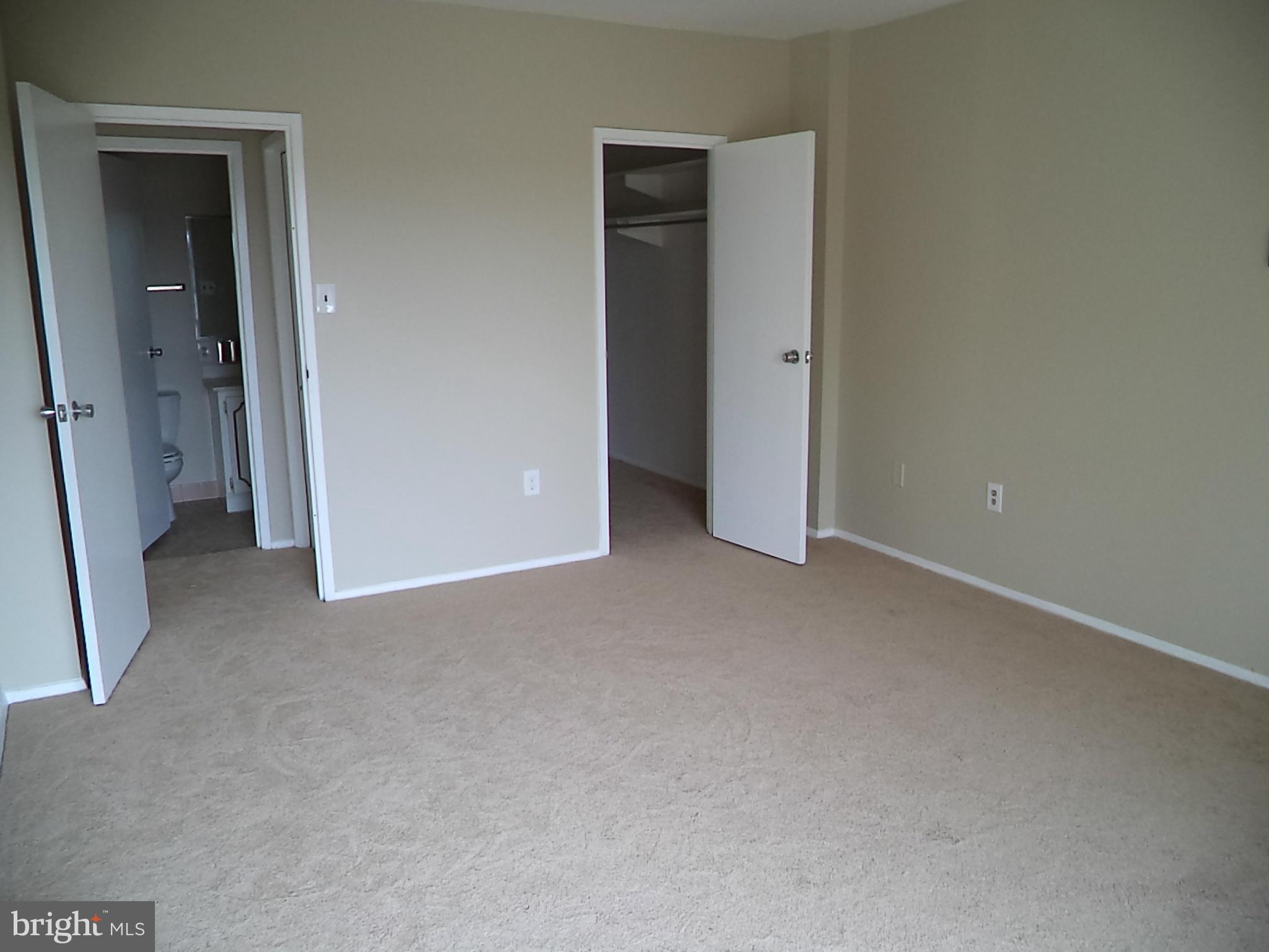 HYDE PARK - Residential Lease