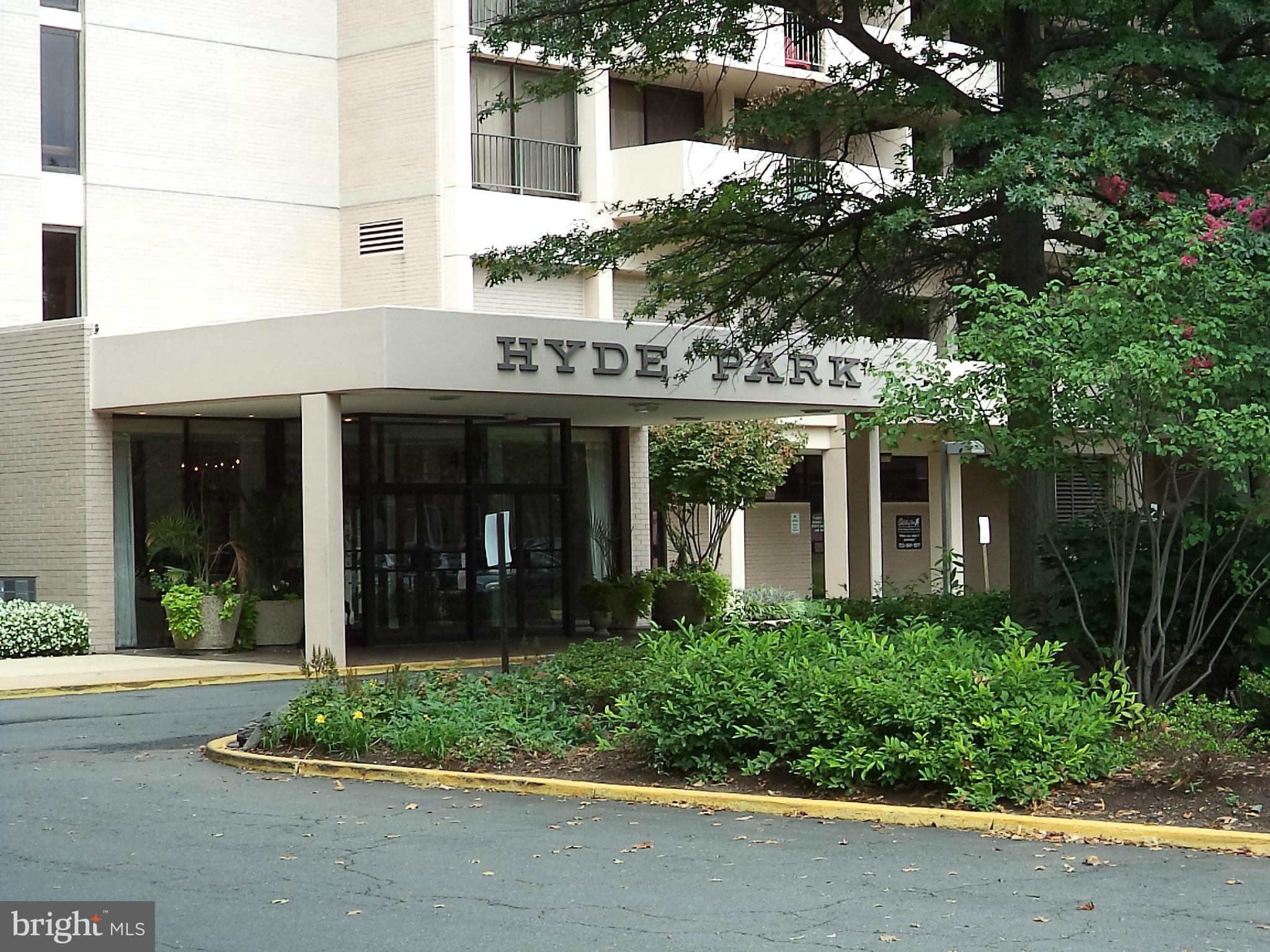 HYDE PARK - Residential Lease