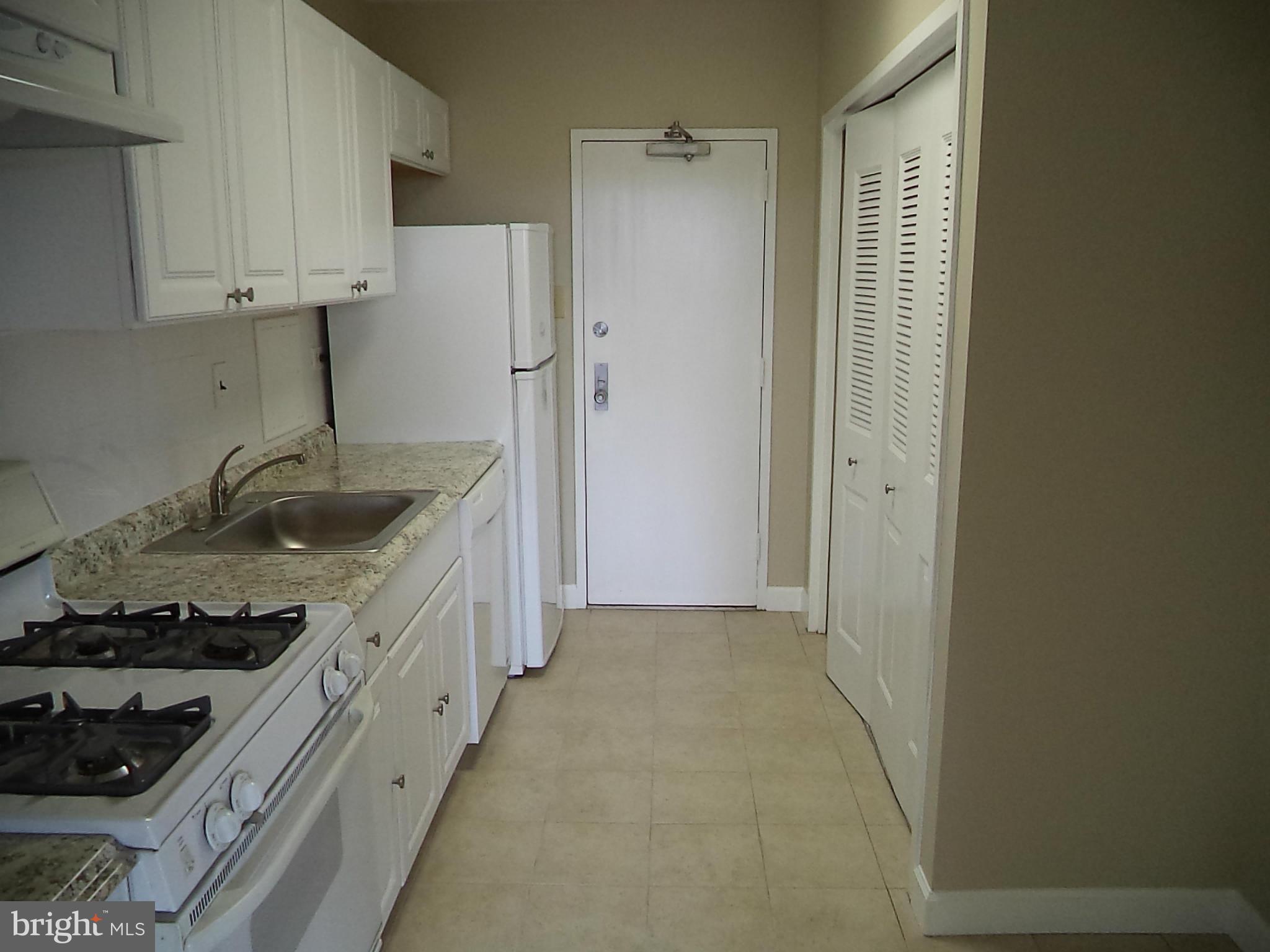 HYDE PARK - Residential Lease