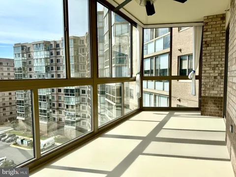 19365 Cypress Ridge Terrace Unit 715, Leesburg, VA MLS: VALO2092058