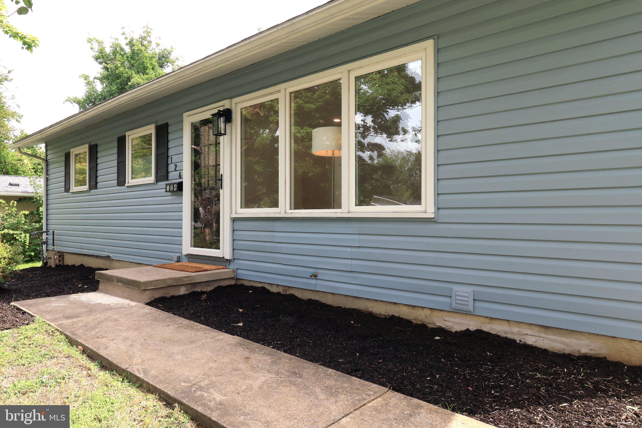 126 W SOUTH HILLS AVENUE