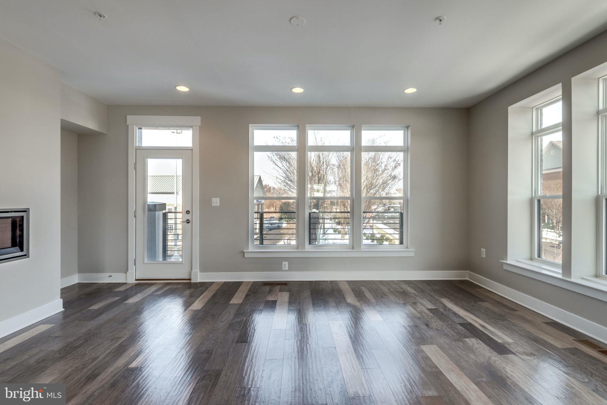 BRAMBLETON TOWN CENTER - Residential Lease