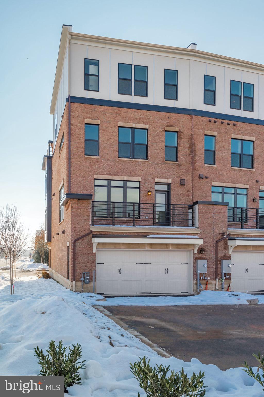 BRAMBLETON TOWN CENTER - Residential Lease