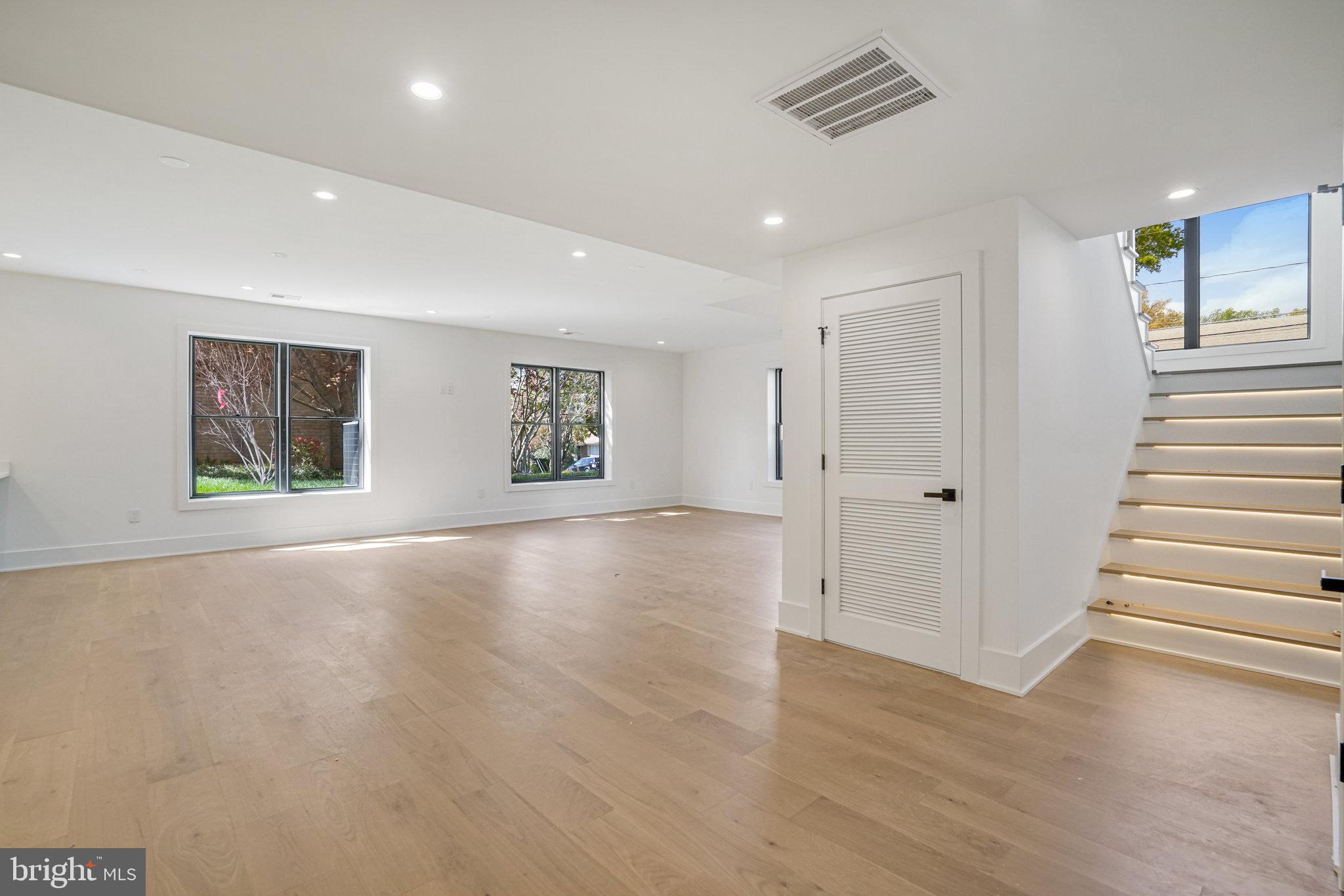 POWHATAN HILLS - Residential