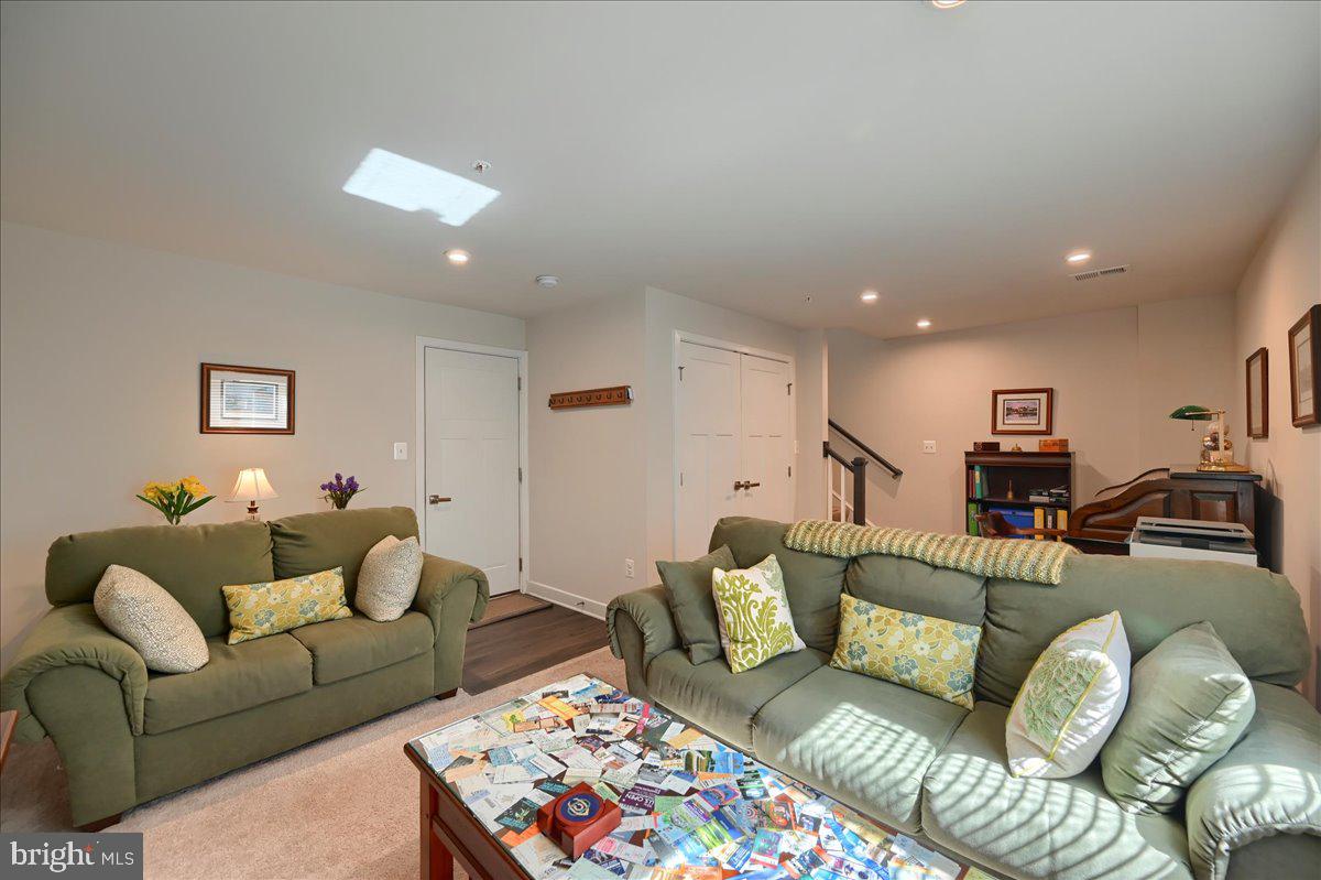 REGENTS GLEN TOWNHOME - Residential