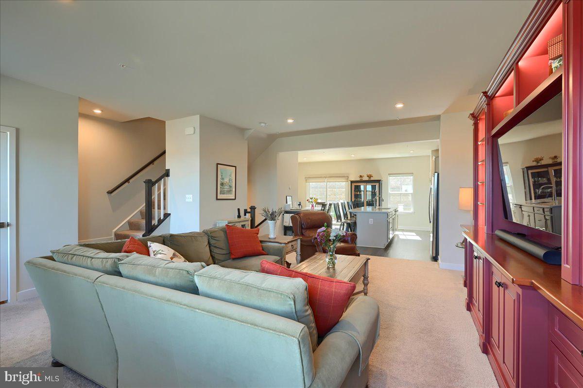 REGENTS GLEN TOWNHOME - Residential