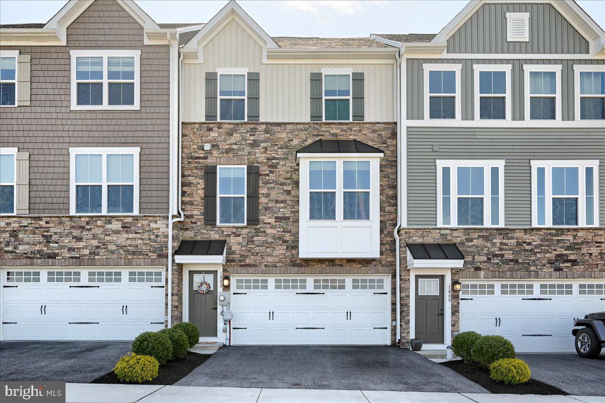 REGENTS GLEN TOWNHOME - Residential