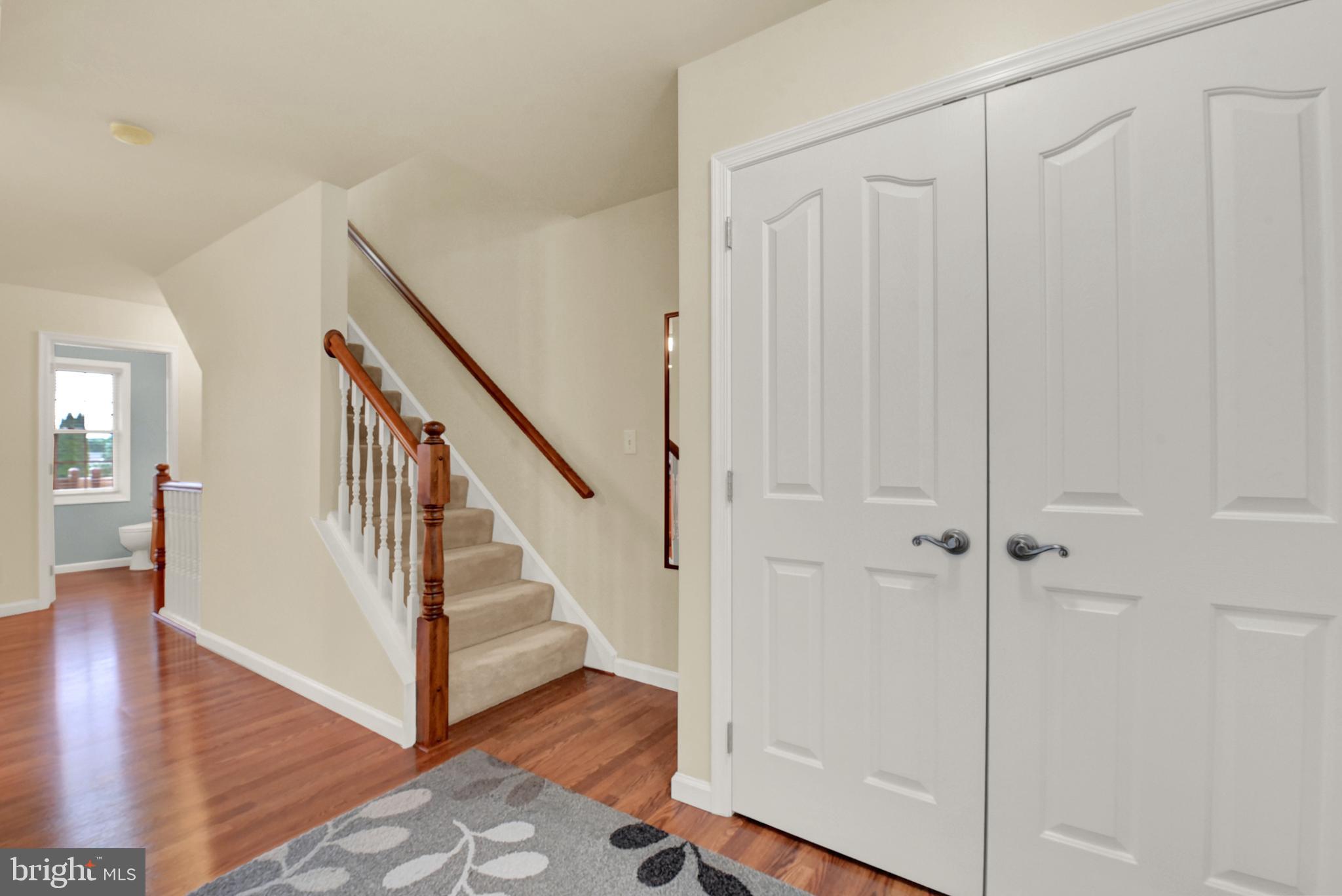 925 WOODRIDGE DRIVE