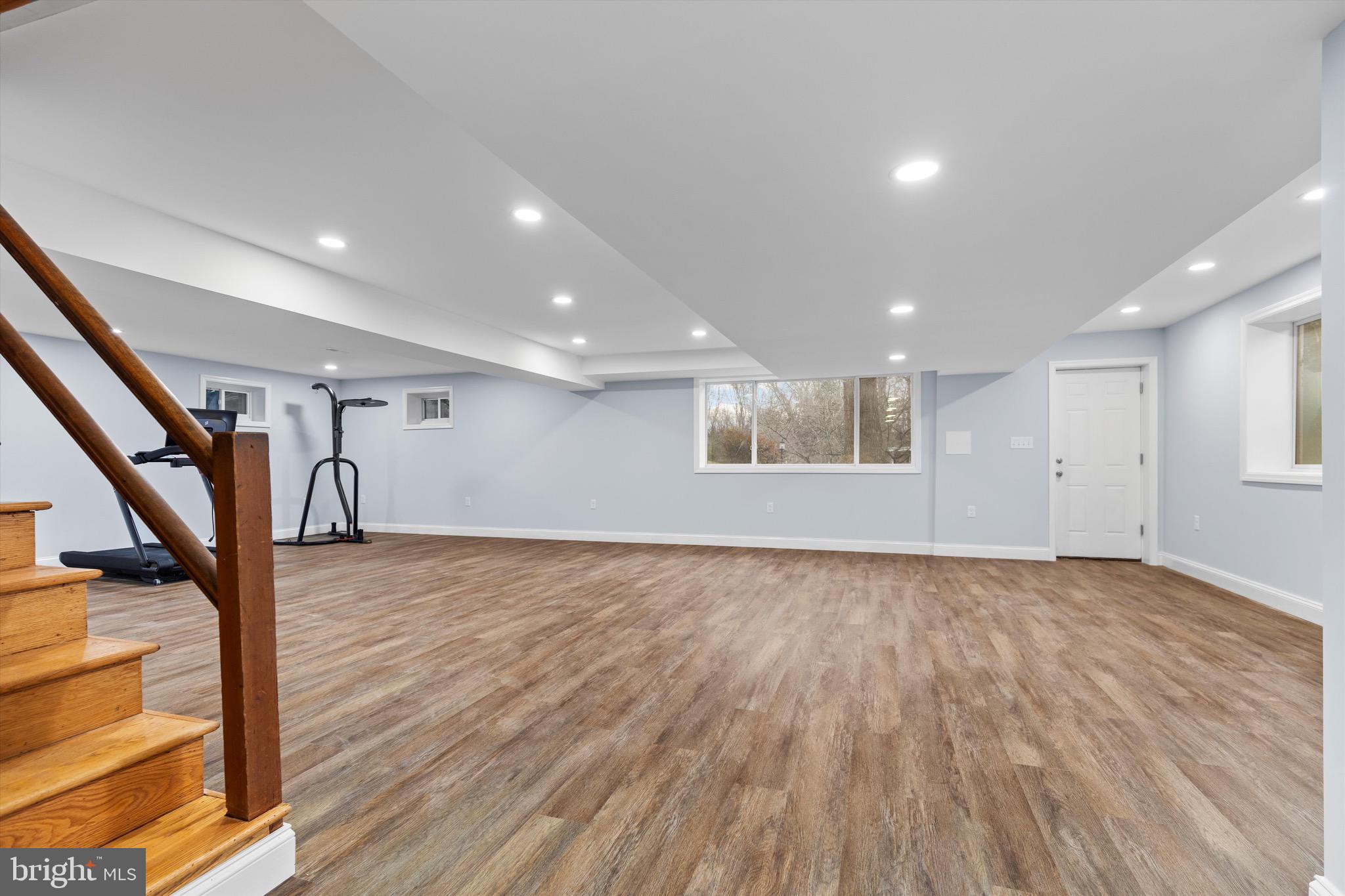 LARCHMONT KNOLLS - Residential