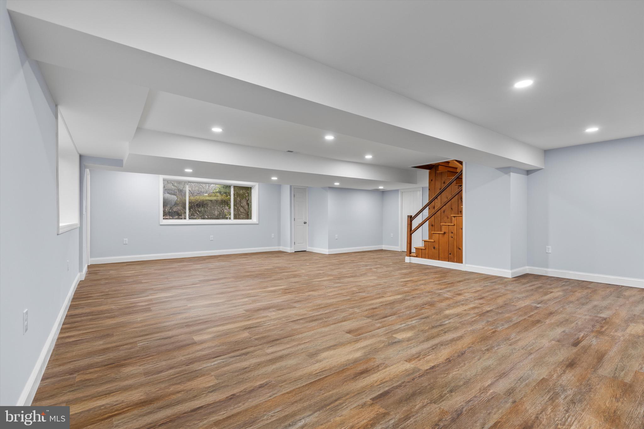 LARCHMONT KNOLLS - Residential