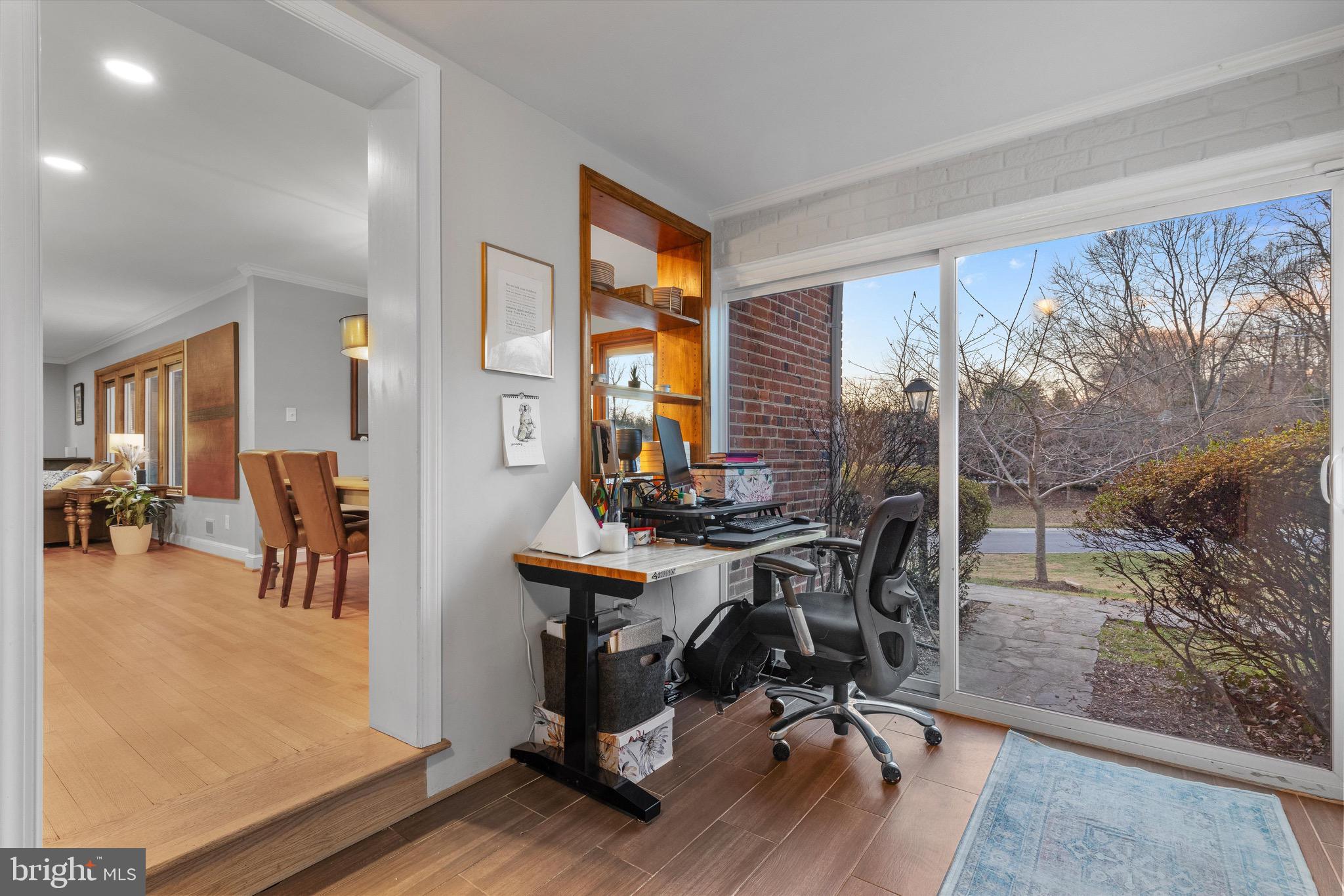 LARCHMONT KNOLLS - Residential