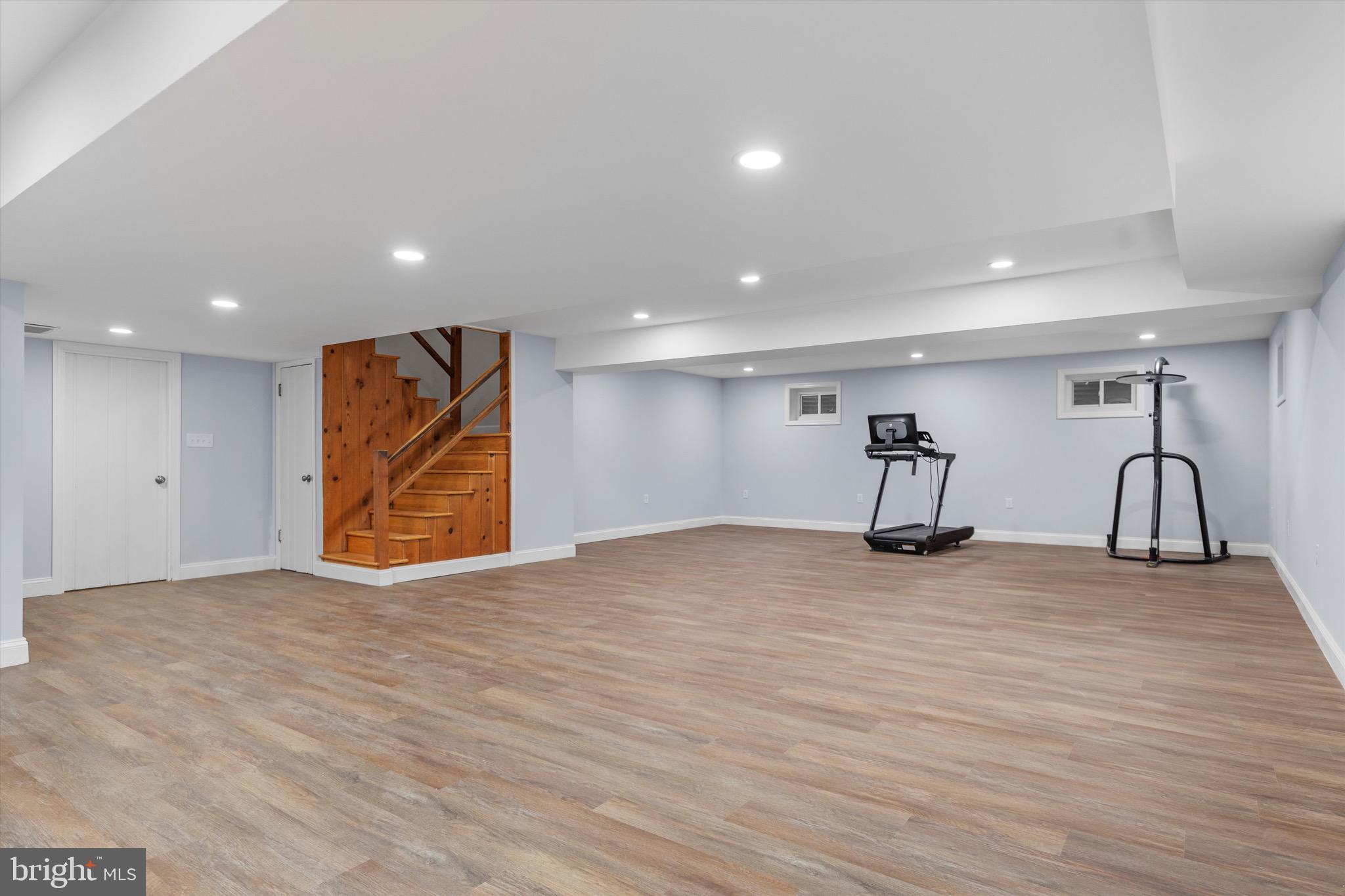 LARCHMONT KNOLLS - Residential